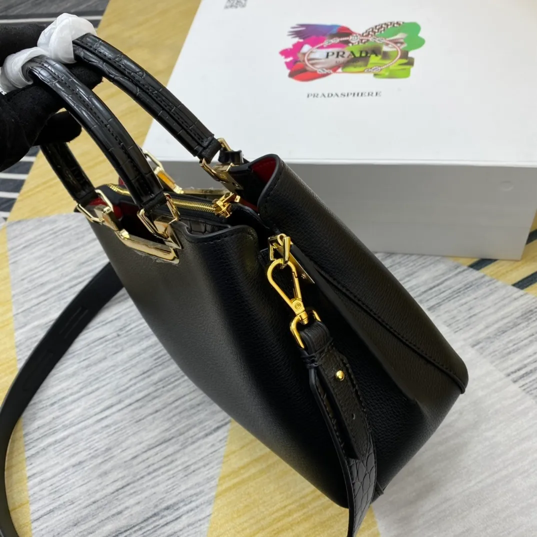 All categories Official website "Brand Women's Bags" Women's Bags 💙 PRADA 2022 official new Prada imported calfskin crossbody bag wholesale 58002500 High quality Size: 30-22-14CM