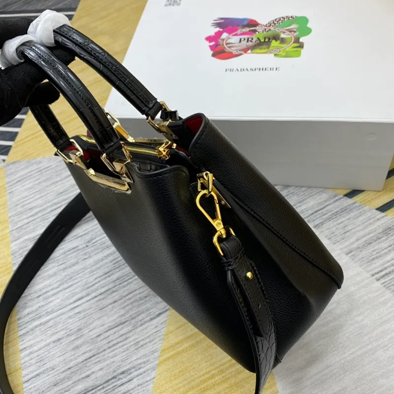 All categories Official website "Brand Women's Bags" Women's Bags 💙 PRADA 2022 official new Prada imported calfskin crossbody bag wholesale 58002500 High quality Size: 30-22-14CM