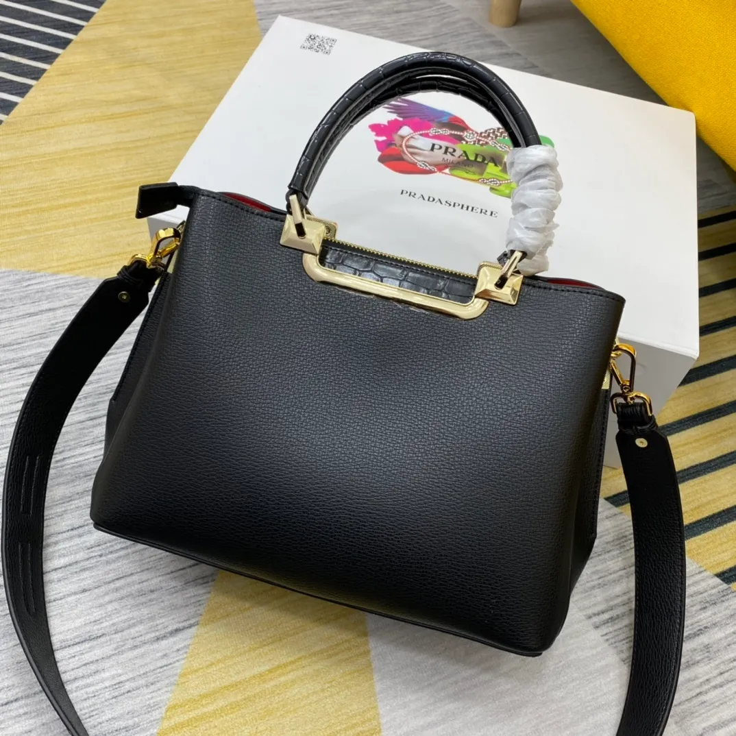 All categories Official website "Brand Women's Bags" Women's Bags 💙 PRADA 2022 official new Prada imported calfskin crossbody bag wholesale 58002500 High quality Size: 30-22-14CM