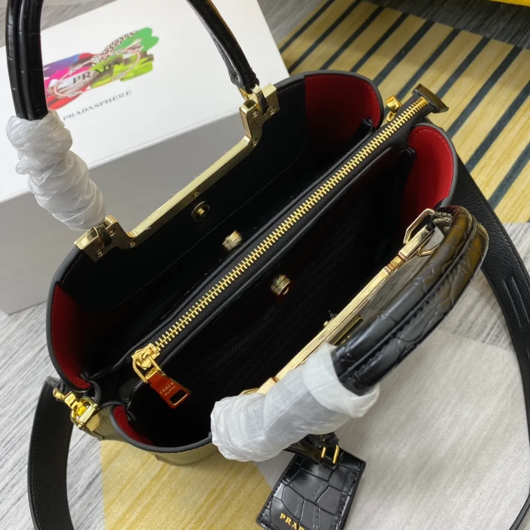 All categories Official website "Brand Women's Bags" Women's Bags 💙 PRADA 2022 official new Prada imported calfskin crossbody bag wholesale 58002500 High quality Size: 30-22-14CM