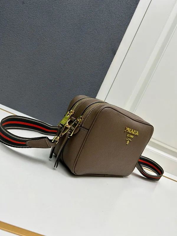 All Categories Official Website "Brand Women's Bags" Women's Bags 💙 PRADA 2025 New Prada Crossbody Bag