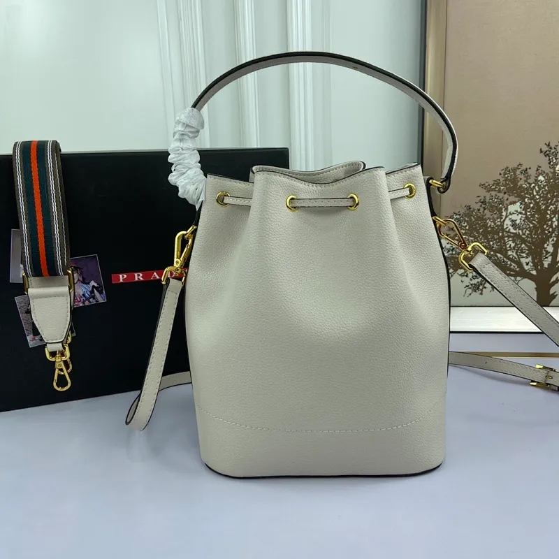 All categories Official website "Brand Women's Bags" Women's Bags 💙 PRADA 2022 official new Prada calfskin pebbled crossbody bag wholesale 58002300 High quality Size: 21-25-15CM