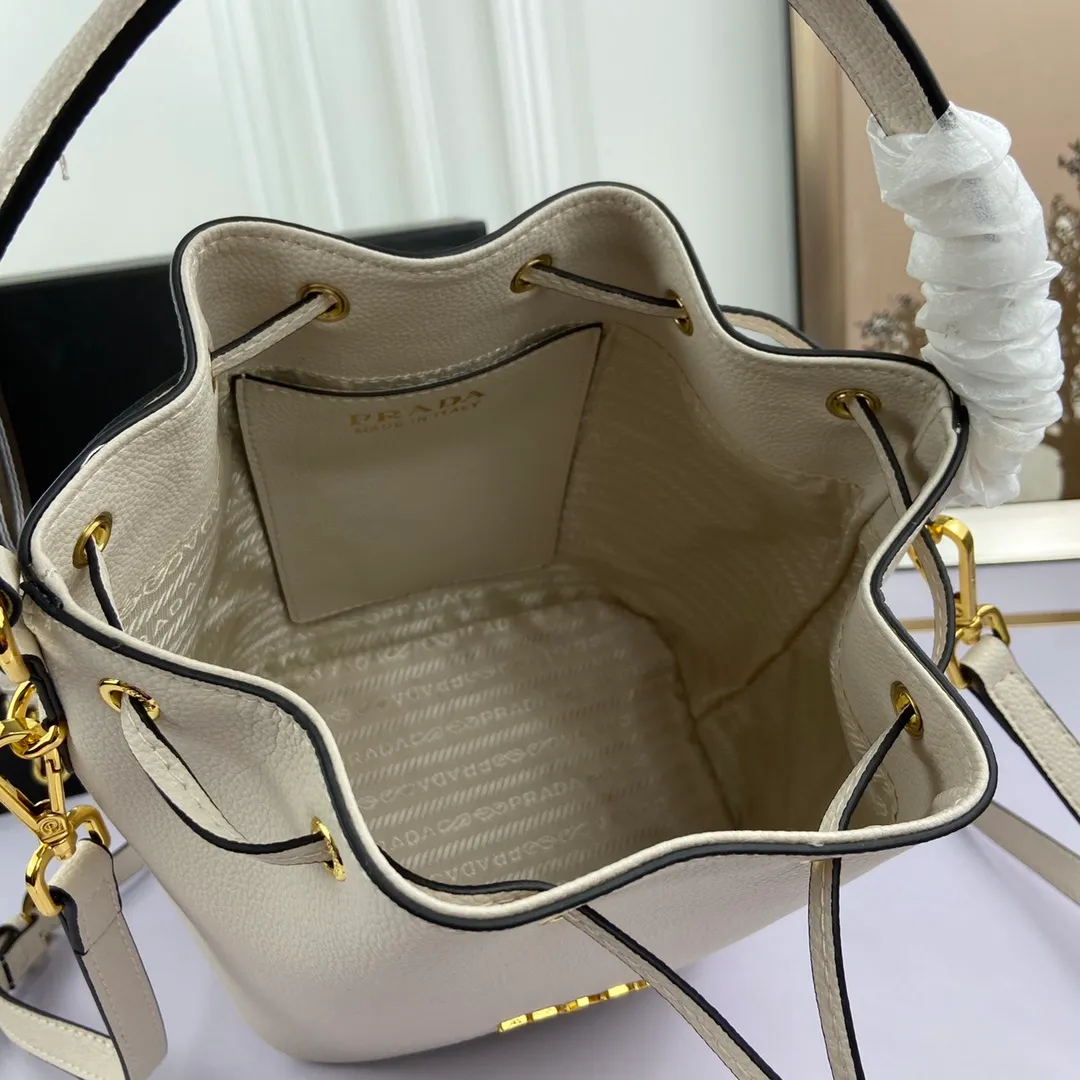 All categories Official website "Brand Women's Bags" Women's Bags 💙 PRADA 2022 official new Prada calfskin pebbled crossbody bag wholesale 58002300 High quality Size: 21-25-15CM