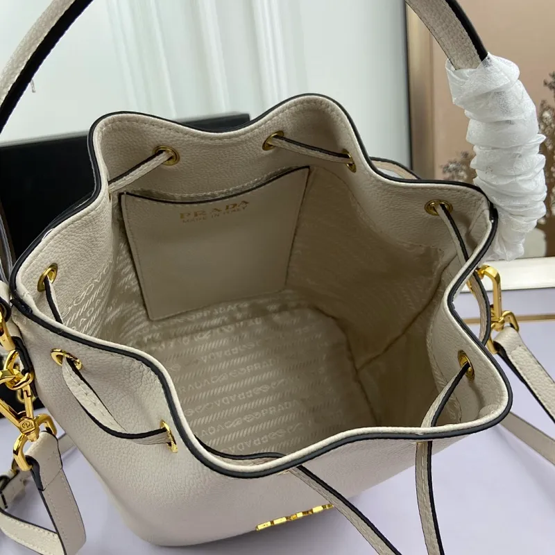 All categories Official website "Brand Women's Bags" Women's Bags 💙 PRADA 2022 official new Prada calfskin pebbled crossbody bag wholesale 58002300 High quality Size: 21-25-15CM