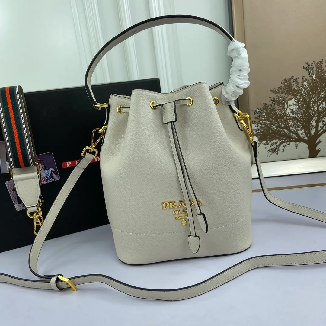 All categories Official website "Brand Women's Bags" Women's Bags 💙 PRADA 2022 official new Prada calfskin pebbled crossbody bag wholesale 58002300 High quality Size: 21-25-15CM
