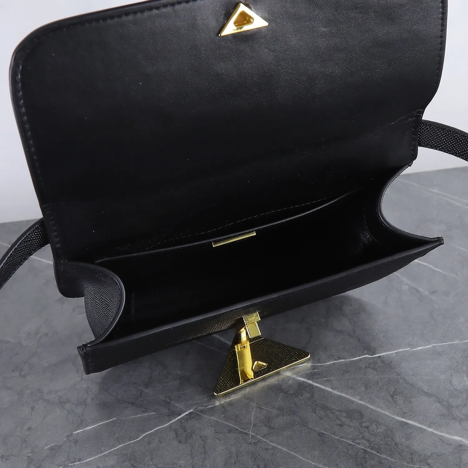 All categories Official website "Brand Women's Bags" Women's Bags 💙 PRADA 2022 official new Prada crossbody bag wholesale 58002900 Original order quality Size: 22-16-6CM