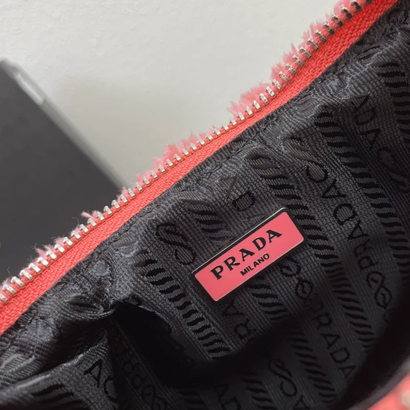 All categories Official website "Brand Women's Bags" Women's Bags 💙 PRADA replica PRADA, fine imitation PRADA bags, PRADA shoulder bags, 2023 official latest version PRADA armpit bag, lamb wool, bag factory, original material, size: 27-18-6CM