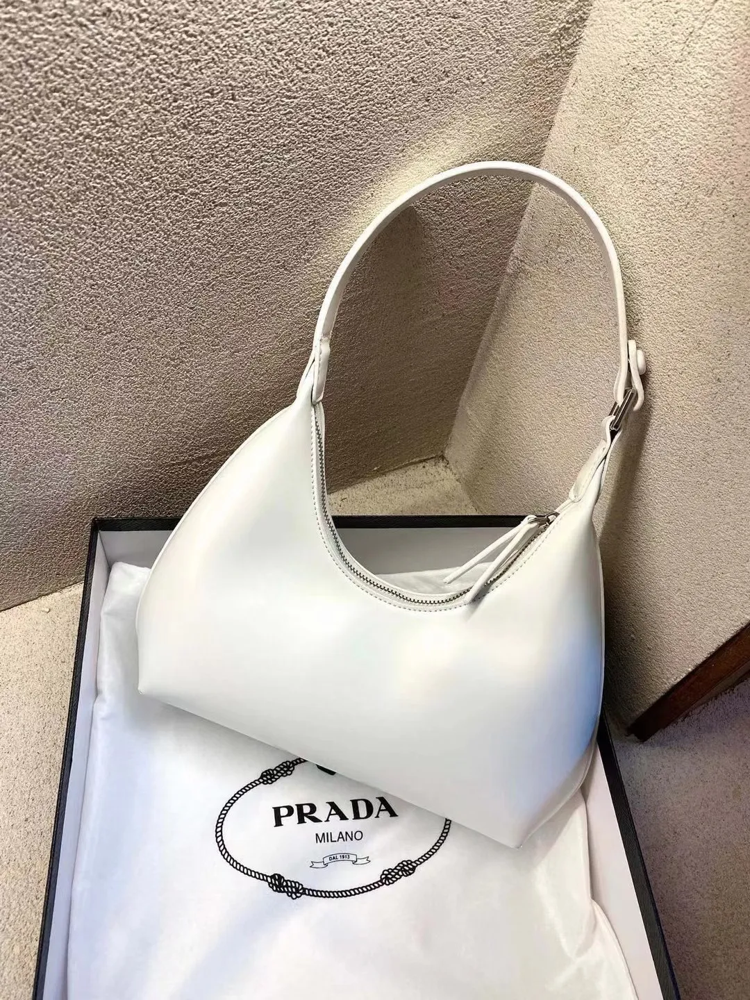 All categories Official website "Brand Women's Bags" Women's Bags 💙 PRADA Fine imitation PRADA, high imitation PRADA bags, PRADA crossbody bags, 2023 official latest version PRADA armpit bags, PRADA bag factory, recommended bags, size: 31-13CM