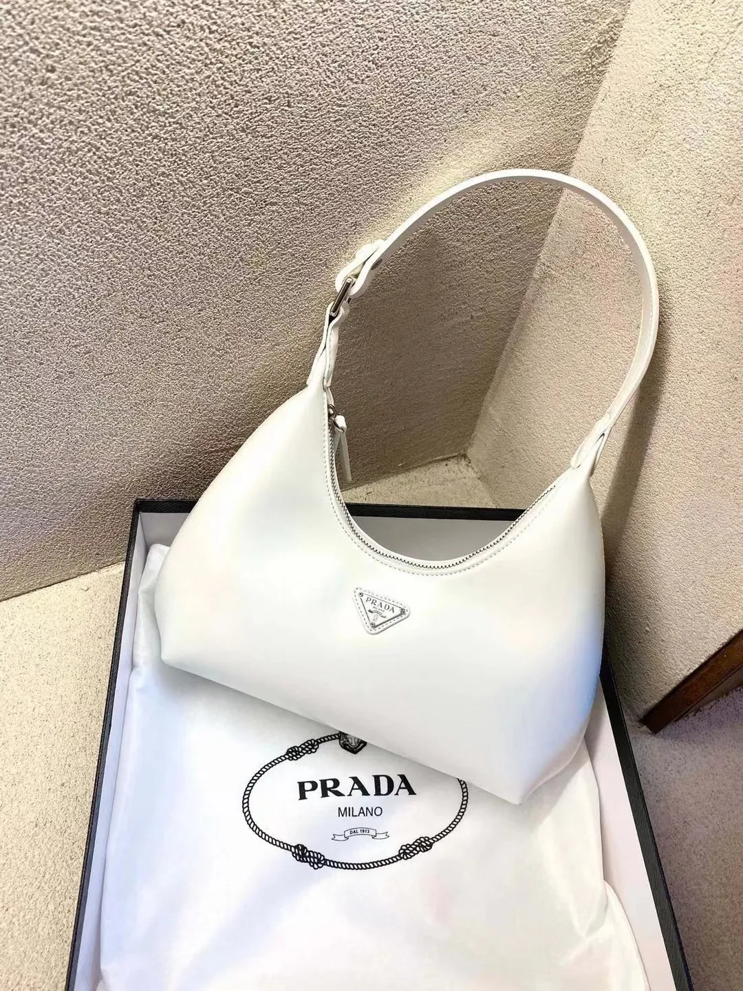 All categories Official website "Brand Women's Bags" Women's Bags 💙 PRADA Fine imitation PRADA, high imitation PRADA bags, PRADA crossbody bags, 2023 official latest version PRADA armpit bags, PRADA bag factory, recommended bags, size: 31-13CM