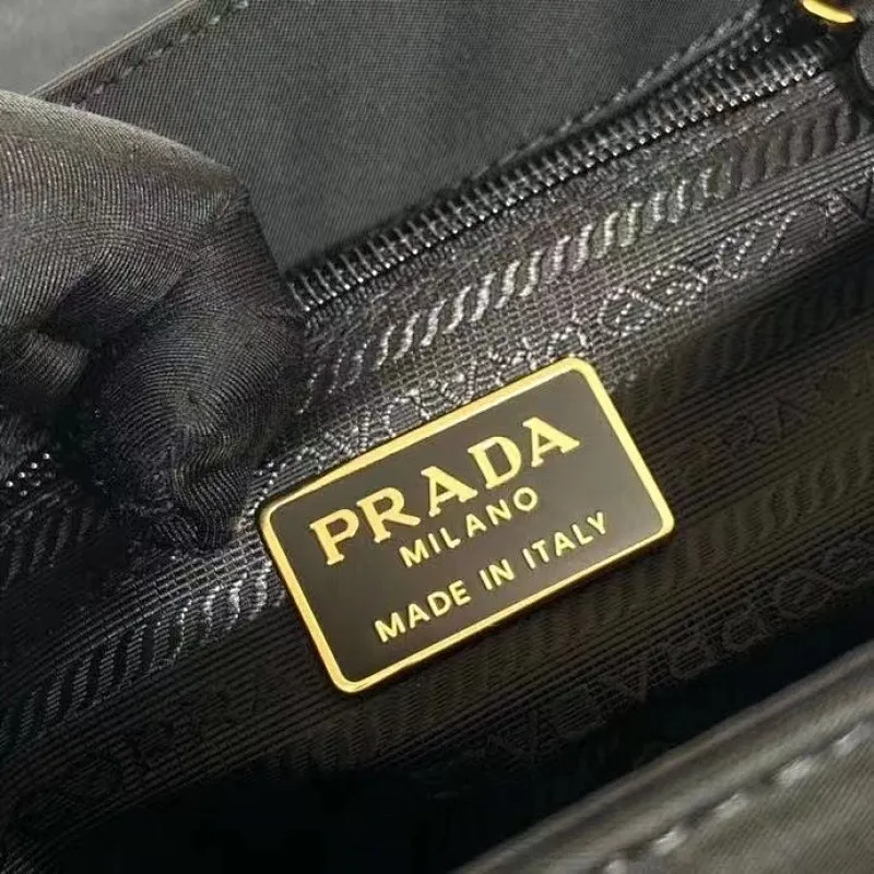 All categories Official website "Brand Women's Bags" Women's Bags 💙 PRADA 2022 official new Prada handbag wholesale Original order quality 58003800 Size: 21-17-12Cm