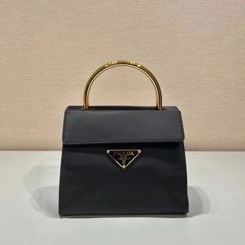 All categories Official website "Brand Women's Bags" Women's Bags 💙 PRADA 2022 official new Prada handbag wholesale Original order quality 58003800 Size: 21-17-12Cm