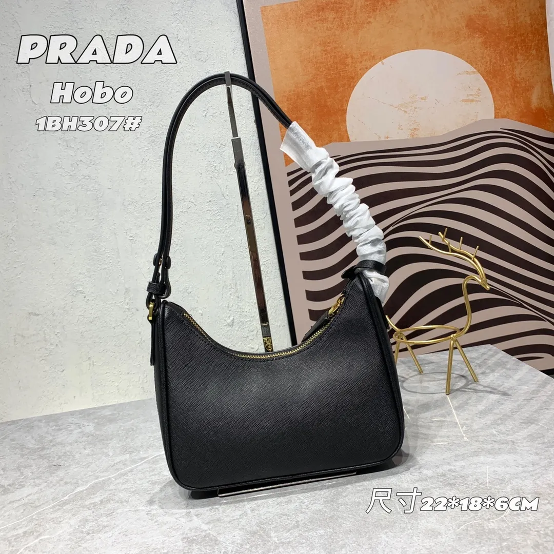 All Categories Official Website "Brand Women's Bags" Women's Bags 💙 PRADA Prada 2022 counter latest hobo women's full leather armpit bag 1BH307 is made of cross-grain cowhide imported from Italy, triangle brand metal hardware, equipped with a small tag keychain, 80 cm adjustable shoulder strap, single shoulder + crossbody + handheld multi-functional carrying method, cloth lining, 175 OEM code. size: