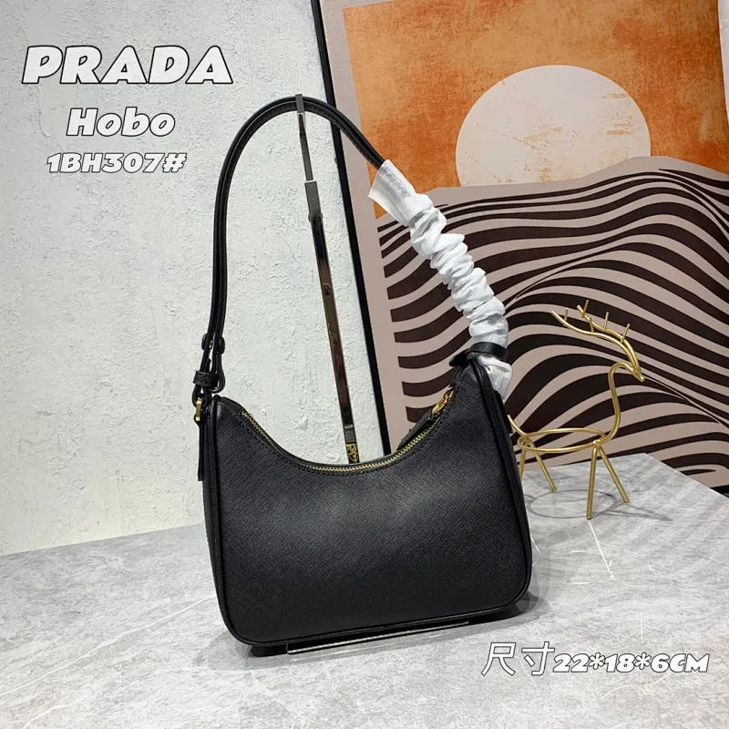 All Categories Official Website "Brand Women's Bags" Women's Bags 💙 PRADA Prada 2022 counter latest hobo women's full leather armpit bag 1BH307 is made of cross-grain cowhide imported from Italy, triangle brand metal hardware, equipped with a small tag keychain, 80 cm adjustable shoulder strap, single shoulder + crossbody + handheld multi-functional carrying method, cloth lining, 175 OEM code. size: