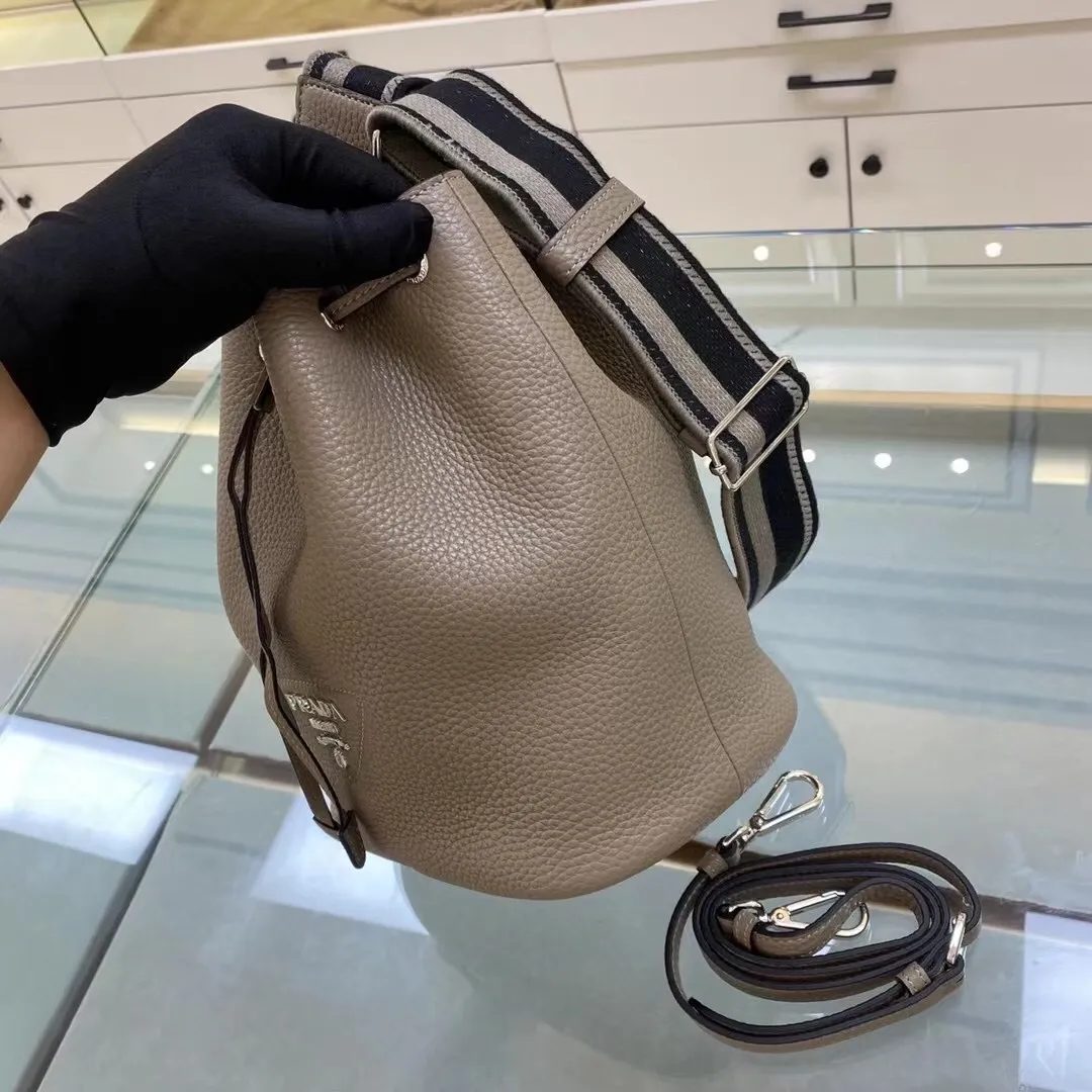 All categories Official website "Brand Women's Bags" Women's Bags 💙 PRADA 2022 Official New Prada Bucket Bag Wholesale Original Order Quality 58006000 Size: 20-25-14Cm