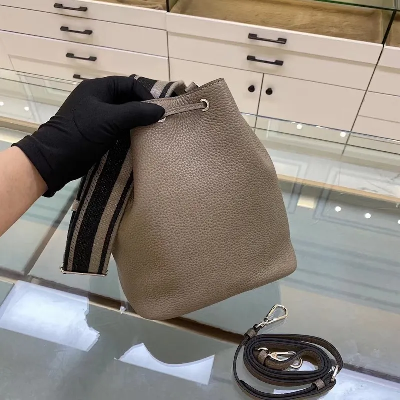 All categories Official website "Brand Women's Bags" Women's Bags 💙 PRADA 2022 Official New Prada Bucket Bag Wholesale Original Order Quality 58006000 Size: 20-25-14Cm