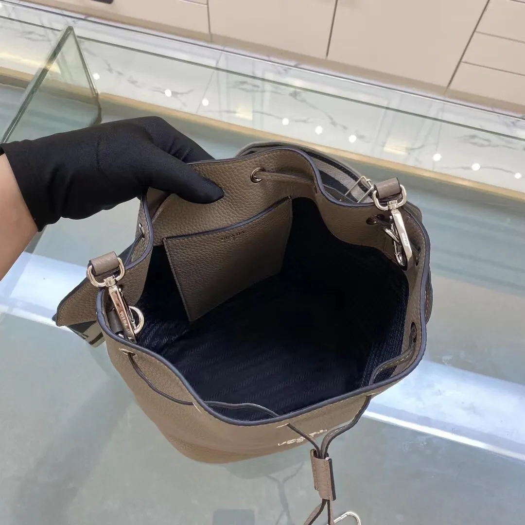 All categories Official website "Brand Women's Bags" Women's Bags 💙 PRADA 2022 Official New Prada Bucket Bag Wholesale Original Order Quality 58006000 Size: 20-25-14Cm
