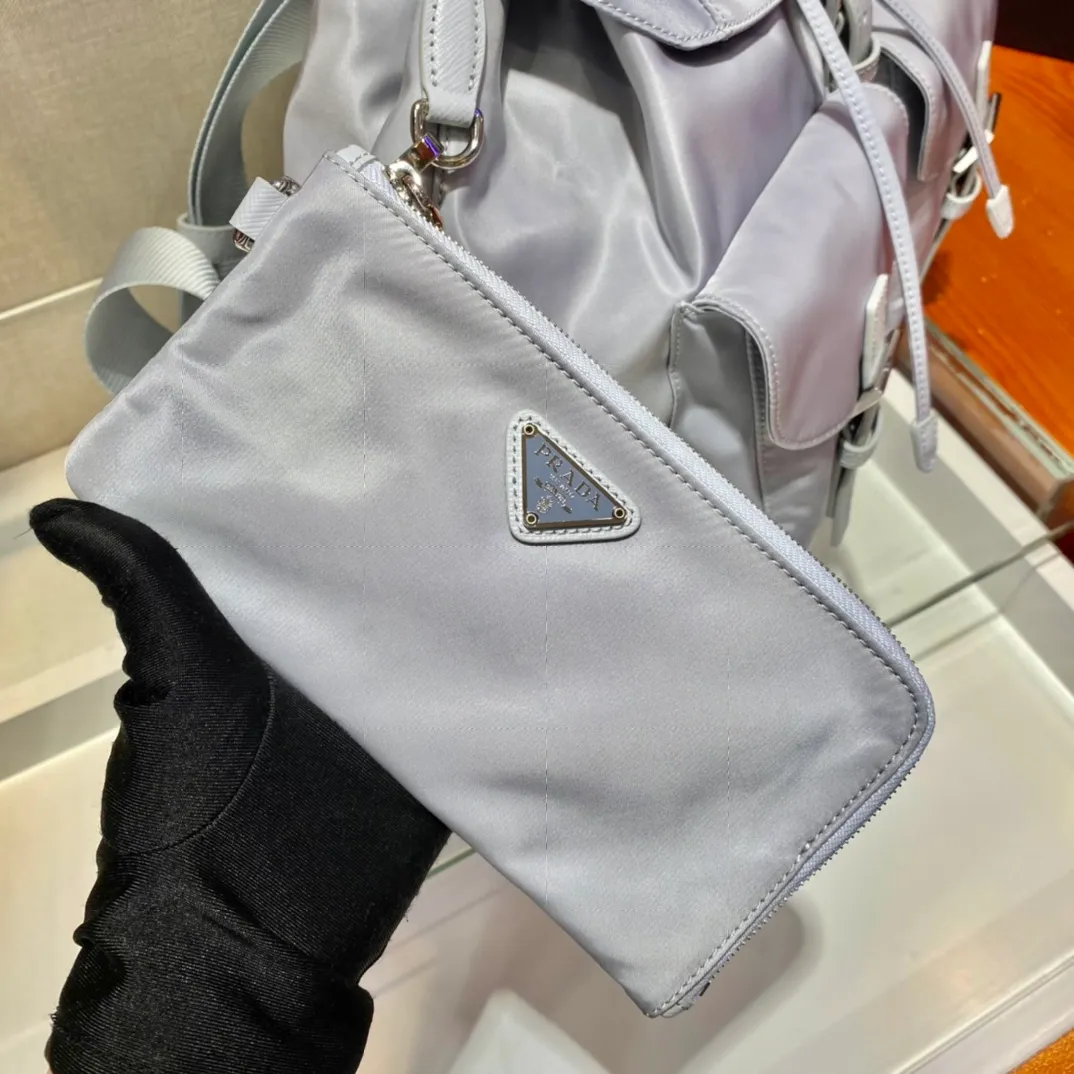 💰1120🎉New Backpack🎉1BZ811👍👍New Color🎉🎉This nylon backpack is trimmed with exquisite Saffiano leather, a blend of multiple materials, and decorated with a triangular logo, highlighting fashionable elegance. It also comes with a detachable small handbag😘😘Light and practical, the upper body effect is super stylish, and it can be matched at will😘😘Fully upgraded nylon fabric👍👍Length 30x Height 32x Bottom 15cm👏👏👏💰💰💰