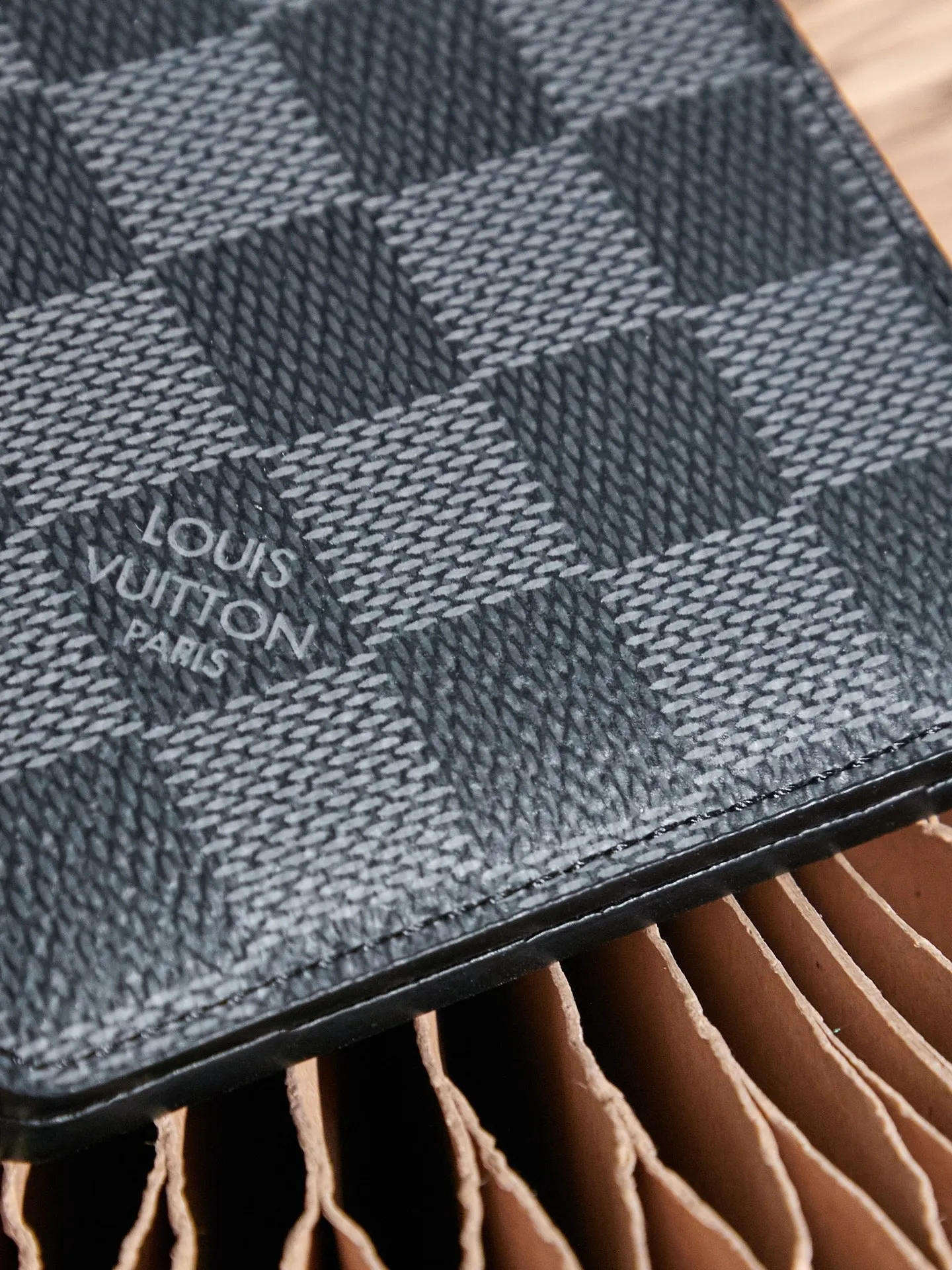 P¥200👉nfc dynamic chip version👈【Top inspection-free】Exclusively available for overseas products Model N62663 Black Check Short Wallet Original grained cow leather trim Original cow leather lining 3 credit card slots 2 compartments for banknotes and receipts 2 side slots for receipts 2 business card slots 60895 size 11.5 x9 x1.5 cm (length x height x width) with gift box