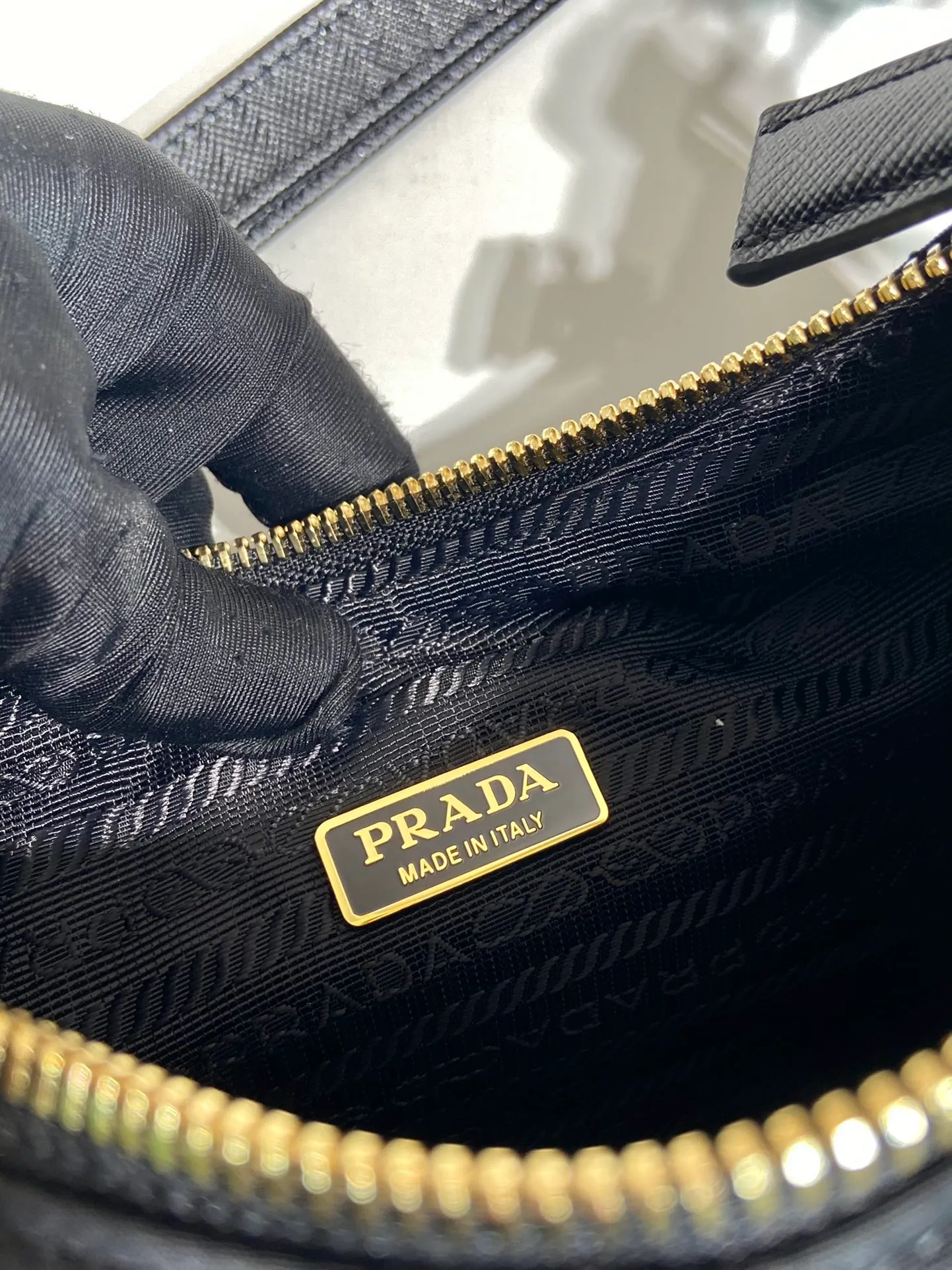 💰1000🎉Embroidered plaid Hobo🎉1BC204 handbag/underarm bag/crossbody bag This Hobo handbag/armpit bag/crossbody bag is very functional and can be used for three purposes in one bag. It is perfect🎉🎉 Made of imported nylon fabric/imported cross-grain cowhide, complex handmade rhombus stitching pattern, equipped with detachable iron, and the leather shoulder strap can be adjusted and switched at any time😘😘The upper body effect is beautiful, convenient and practical🎉🎉Hurry up and get it👏👏 Length 23x Height 16x Bottom 6.5cm🎉🎉🎉👏👏👏