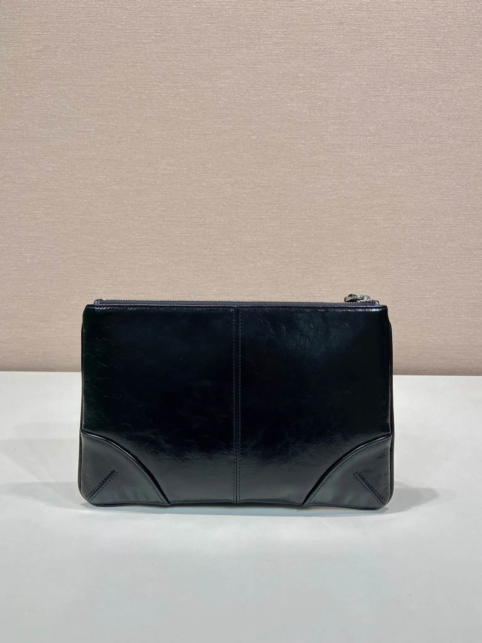 💰760🎉Oiled wax leather handbag🎉2NH006A oiled waxed handbag, original item👍👍Made of imported waxed leather material, bag zipper opening and closing, polished stainless steel metal hardware, internal logo, external triangle logo, both practical and chic design style, looking extremely fashionable and grand👏👏 Length 28x Height 18cm👏👏👏💰💰💰