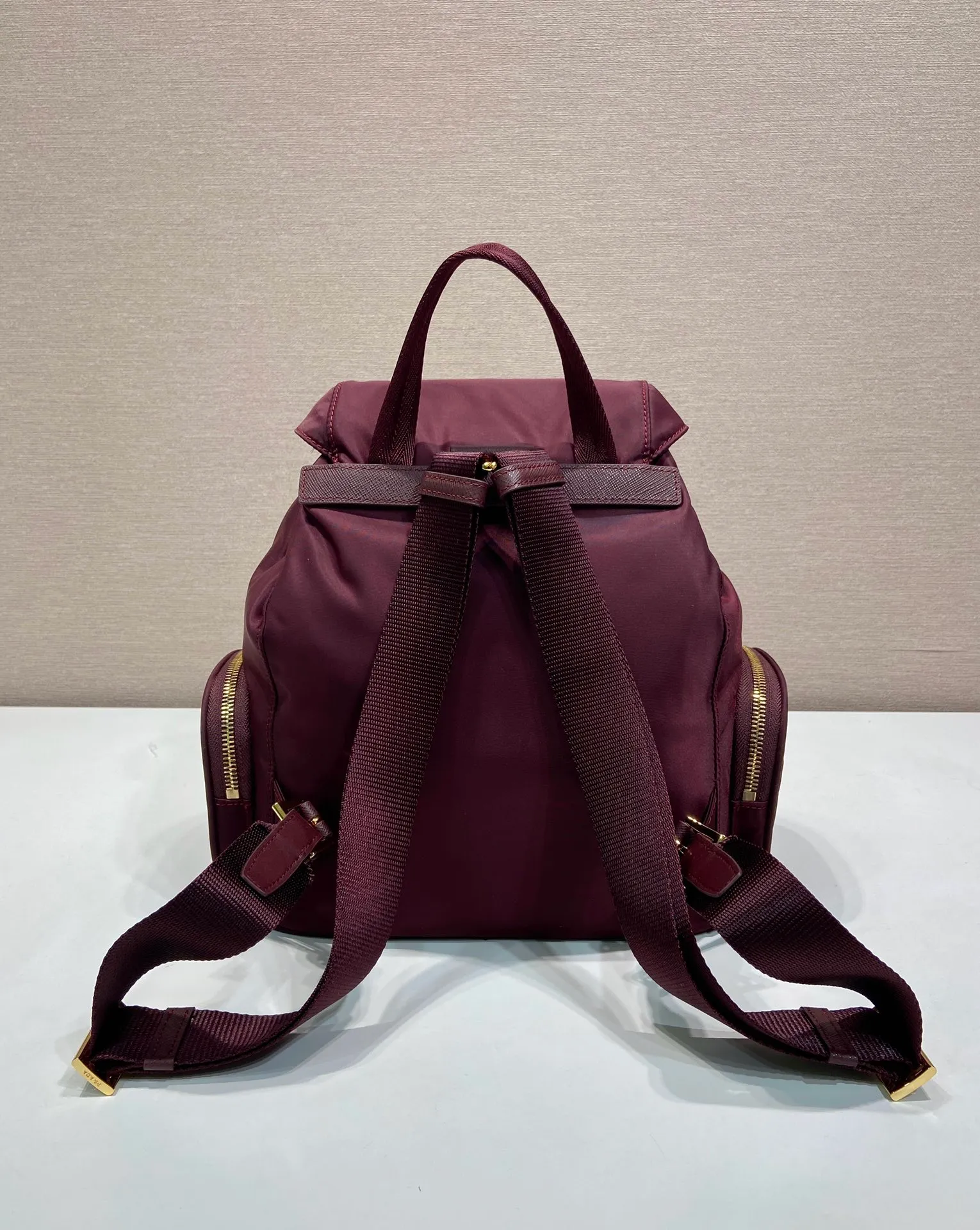 💰1300🎉New product🎉1BZ081 Backpack🎉🎉 This backpack is made of imported nylon fabric. The body of the bag is designed with three zipper pockets. The bag opening is opened and closed with a flip drawstring. It has top-grade hardware, large capacity, and many pockets. It is very practical. Length 24.5x Height 29x Bottom 12cm🎉🎉🎉💰💰💰