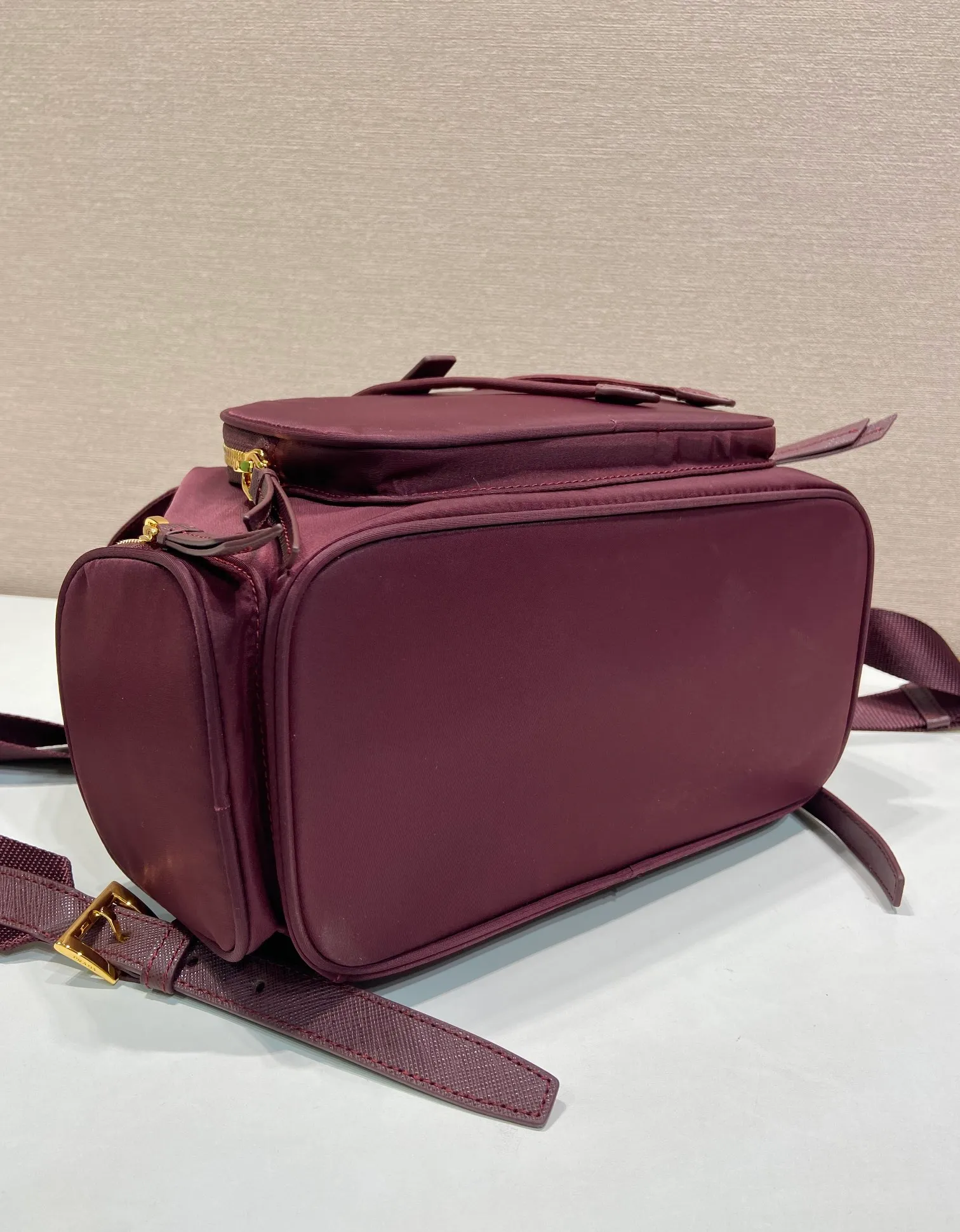 💰1300🎉New product🎉1BZ081 Backpack🎉🎉 This backpack is made of imported nylon fabric. The body of the bag is designed with three zipper pockets. The bag opening is opened and closed with a flip drawstring. It has top-grade hardware, large capacity, and many pockets. It is very practical. Length 24.5x Height 29x Bottom 12cm🎉🎉🎉💰💰💰