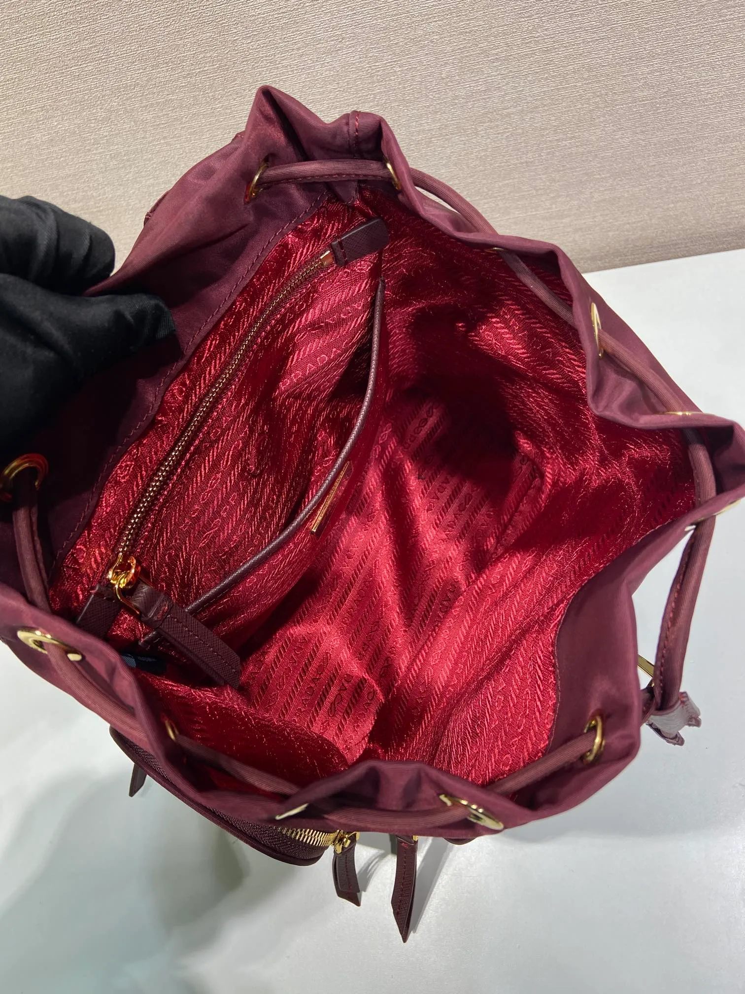 💰1300🎉New product🎉1BZ081 Backpack🎉🎉 This backpack is made of imported nylon fabric. The body of the bag is designed with three zipper pockets. The bag opening is opened and closed with a flip drawstring. It has top-grade hardware, large capacity, and many pockets. It is very practical. Length 24.5x Height 29x Bottom 12cm🎉🎉🎉💰💰💰