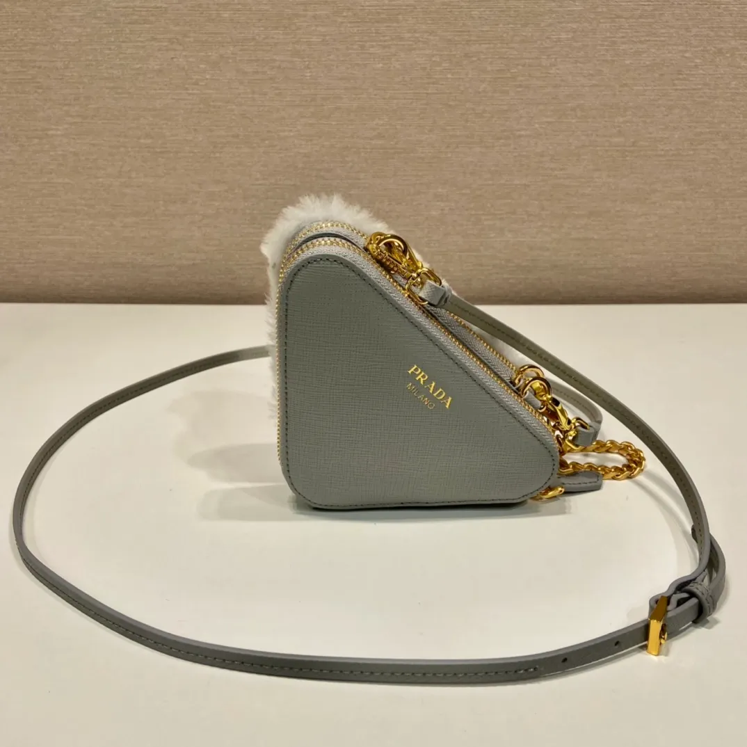💰920🎉Gemini triangle bag🎉1NR015 new product😘Goat wool This two-in-one twin bag has a very unique design and can be disassembled into 2 bags🎉🎉. The body of the bag is made of goat hair, which is perfect🎉🎉. One can be carried by hand and the other can be worn as a crossbody. It can also be combined😘😘Another hot new product🎉 If you like babies, hurry up and get it🎉🎉 Length 15x height 10x bottom 5cm🎉🎉🎉👏👏👏