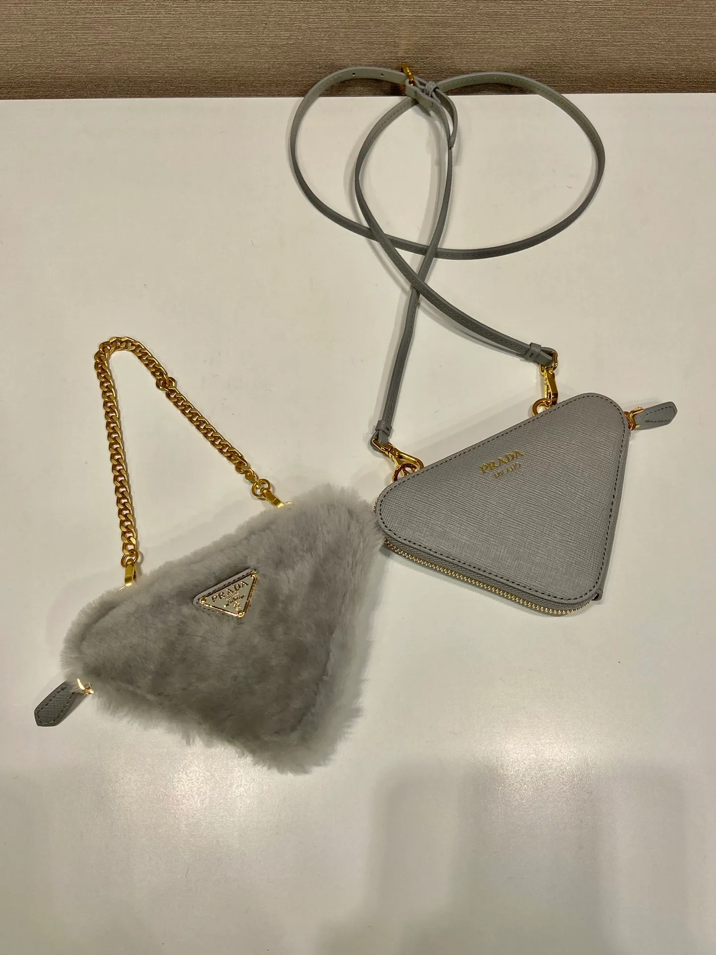 💰920🎉Gemini triangle bag🎉1NR015 new product😘Goat wool This two-in-one twin bag has a very unique design and can be disassembled into 2 bags🎉🎉. The body of the bag is made of goat hair, which is perfect🎉🎉. One can be carried by hand and the other can be worn as a crossbody. It can also be combined😘😘Another hot new product🎉 If you like babies, hurry up and get it🎉🎉 Length 15x height 10x bottom 5cm🎉🎉🎉👏👏👏