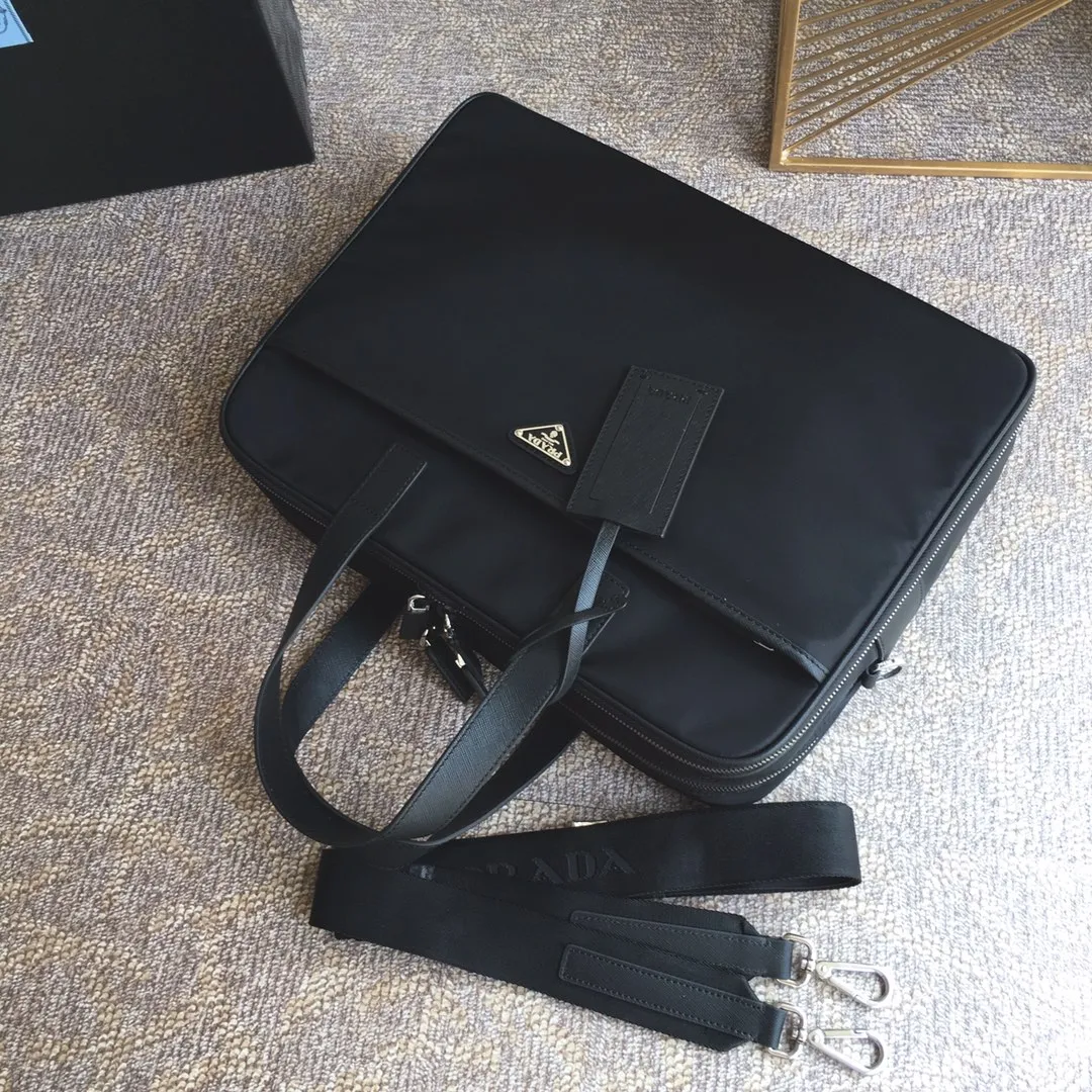 💰1520P Jiajui new men's bag, 2VE407 black - double layer 🎉🎉🎉, made of imported parachute fabric, imported cross grain cowhide, top gun five colors + white hardware, double layer grid + It has a leather slip pocket inside and can be inserted into a trolley case. It has many compartments with 175 OEM codes. It is light and practical. Men’s favorite [color][color][color], length 39x height 29x bottom 11cm, 💪💪💪