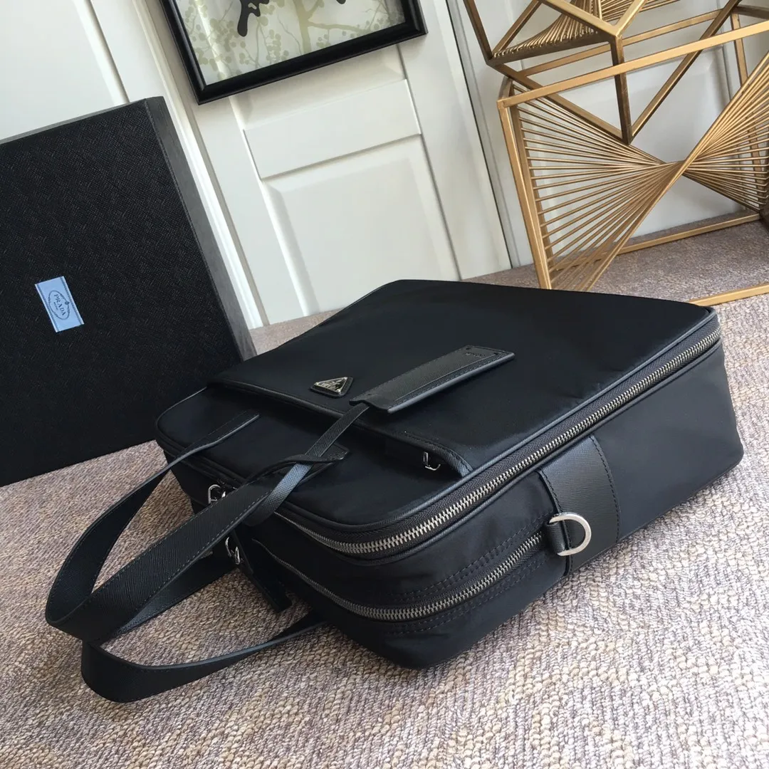 💰1520P Jiajui new men's bag, 2VE407 black - double layer 🎉🎉🎉, made of imported parachute fabric, imported cross grain cowhide, top gun five colors + white hardware, double layer grid + It has a leather slip pocket inside and can be inserted into a trolley case. It has many compartments with 175 OEM codes. It is light and practical. Men’s favorite [color][color][color], length 39x height 29x bottom 11cm, 💪💪💪