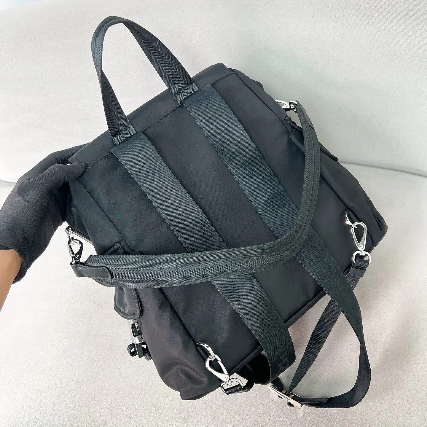 💰1520✨New product launch✨New Men's Explore Backpack 2VZ118 The classic parachute material backpack is back in a new release. It is made of imported nylon fabric. The latest design is quite architectural aesthetics and pragmatism. The main compartment of the backpack is equipped with a flap and buckle. The interior is equipped with zipper pockets and patch pockets. The padded mesh back is breathable and more comfortable. Handle➕Adjustable woven nylon strap. Can be worn on one or both shoulders. It’s spacious, extremely functional, and has a super cool upper body! The perfect details are comparable to brick cabinets🌟Awesome! Black Size: 39*37*20