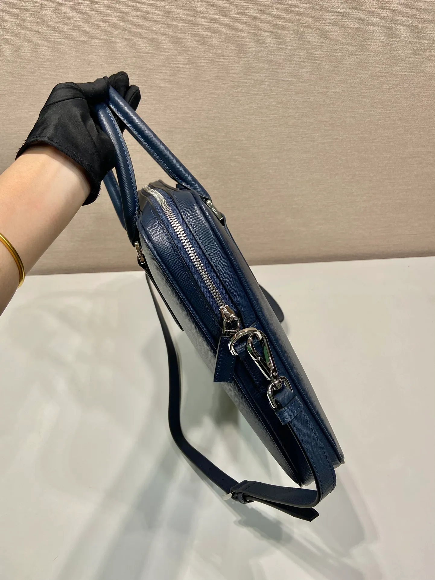 💰1840, P's new model 0368 is out of stock, bottom width is 3.5cm👻👻👻, synchronized with counters, lightweight + ultra-thin + practical, the style that men have always requested, top quality, 175 OEM code, length 37x height 28x base width 3.5cm.