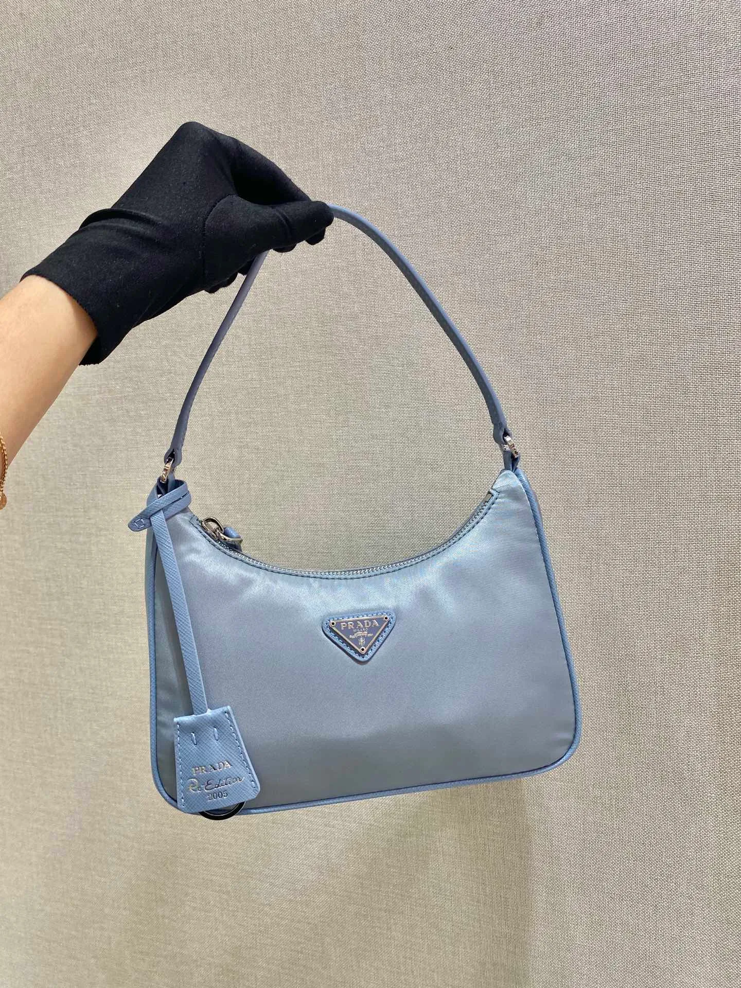 💰700🔥Leather shoulder strap Hobo bag🔥Original quality👍New 1NE204 moon-shaped second-hand bag, made of imported original parachute fabric, cross-grain cowhide handle, light The Hobo armpit bag is both convenient and practical. It is super simple and attractive👍👍. It is a small/lightweight/fitable/easy to wear/fashionable armpit bag. It can also be carried by hand and is super easy to use😍😍. It is currently the most popular bag among celebrities, aren’t you excited😜😜, ladies, hurry up, length 22X height 12 people x bottom 6cm👏👏👏💰💰💰