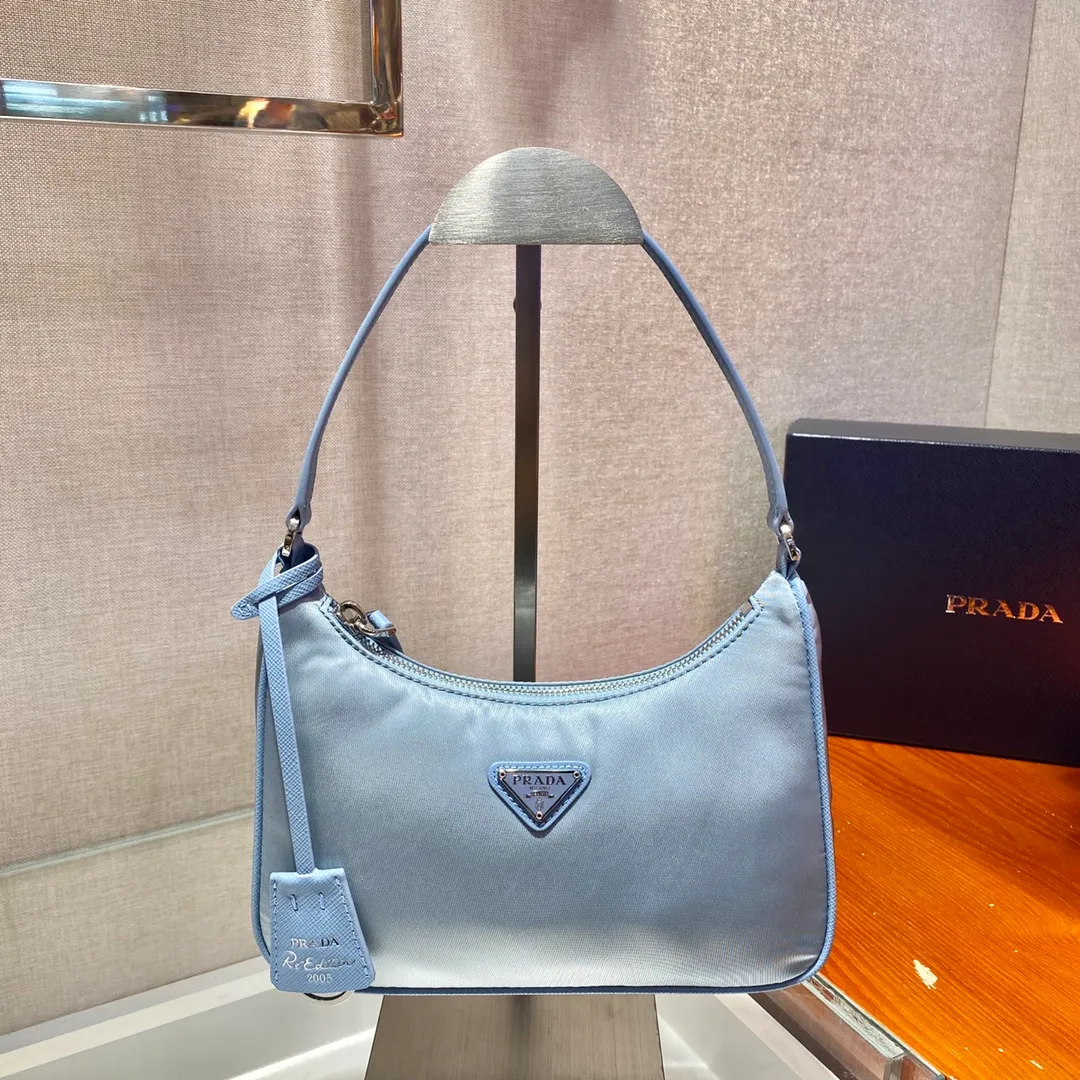 💰700🔥Leather shoulder strap Hobo bag🔥Original quality👍New 1NE204 moon-shaped second-hand bag, made of imported original parachute fabric, cross-grain cowhide handle, light The Hobo armpit bag is both convenient and practical. It is super simple and attractive👍👍. It is a small/lightweight/fitable/easy to wear/fashionable armpit bag. It can also be carried by hand and is super easy to use😍😍. It is currently the most popular bag among celebrities, aren’t you excited😜😜, ladies, hurry up, length 22X height 12 people x bottom 6cm👏👏👏💰💰💰