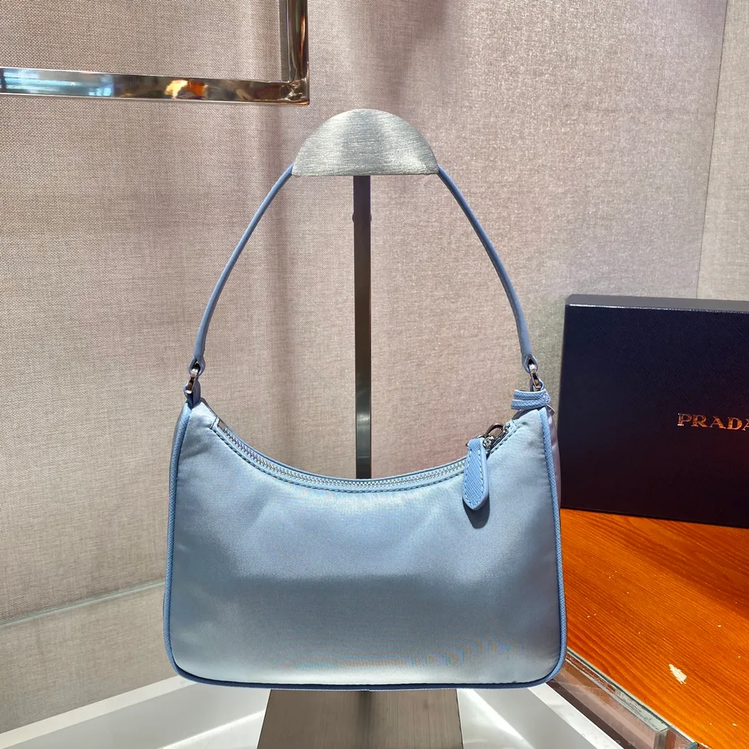 💰700🔥Leather shoulder strap Hobo bag🔥Original quality👍New 1NE204 moon-shaped second-hand bag, made of imported original parachute fabric, cross-grain cowhide handle, light The Hobo armpit bag is both convenient and practical. It is super simple and attractive👍👍. It is a small/lightweight/fitable/easy to wear/fashionable armpit bag. It can also be carried by hand and is super easy to use😍😍. It is currently the most popular bag among celebrities, aren’t you excited😜😜, ladies, hurry up, length 22X height 12 people x bottom 6cm👏👏👏💰💰💰