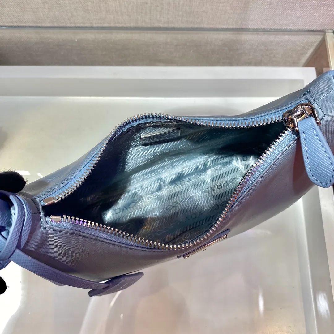 💰700🔥Leather shoulder strap Hobo bag🔥Original quality👍New 1NE204 moon-shaped second-hand bag, made of imported original parachute fabric, cross-grain cowhide handle, light The Hobo armpit bag is both convenient and practical. It is super simple and attractive👍👍. It is a small/lightweight/fitable/easy to wear/fashionable armpit bag. It can also be carried by hand and is super easy to use😍😍. It is currently the most popular bag among celebrities, aren’t you excited😜😜, ladies, hurry up, length 22X height 12 people x bottom 6cm👏👏👏💰💰💰