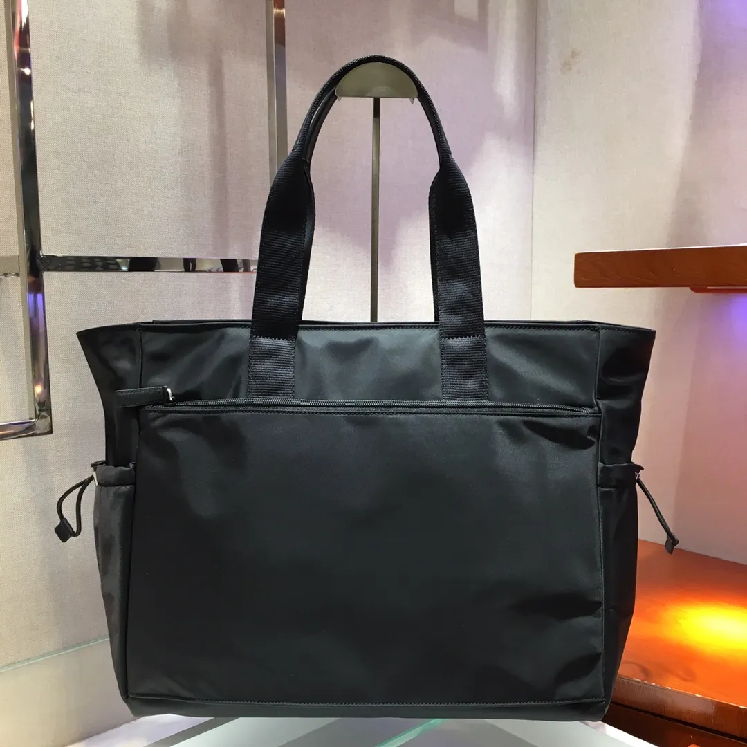 💰1260🆕Exclusive debut🆕New shopping bag 2VG042🤙🤙, another popular sports style bag, original item👏🏻👏🏻made of imported nylon fabric, top hardware, nylon double handles and cross-grain cowhide trim, two sides A practical drawstring inner bag, a zipper bag on the back, and 🉑️ can be inserted into the trolley case, suitable for daily carrying and business trips, the best of both worlds 🙊🙊lightweight and practical🙋🏻🙋🏻165 OEM code, length 40 height 34 bottom 16cm🤙🤙🤙💰💰💰