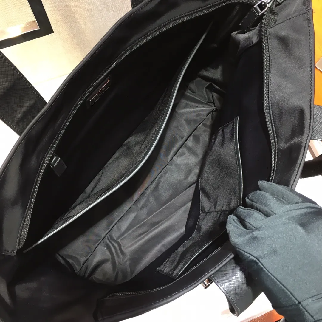 💰1260🆕Exclusive debut🆕New shopping bag 2VG042🤙🤙, another popular sports style bag, original item👏🏻👏🏻made of imported nylon fabric, top hardware, nylon double handles and cross-grain cowhide trim, two sides A practical drawstring inner bag, a zipper bag on the back, and 🉑️ can be inserted into the trolley case, suitable for daily carrying and business trips, the best of both worlds 🙊🙊lightweight and practical🙋🏻🙋🏻165 OEM code, length 40 height 34 bottom 16cm🤙🤙🤙💰💰💰