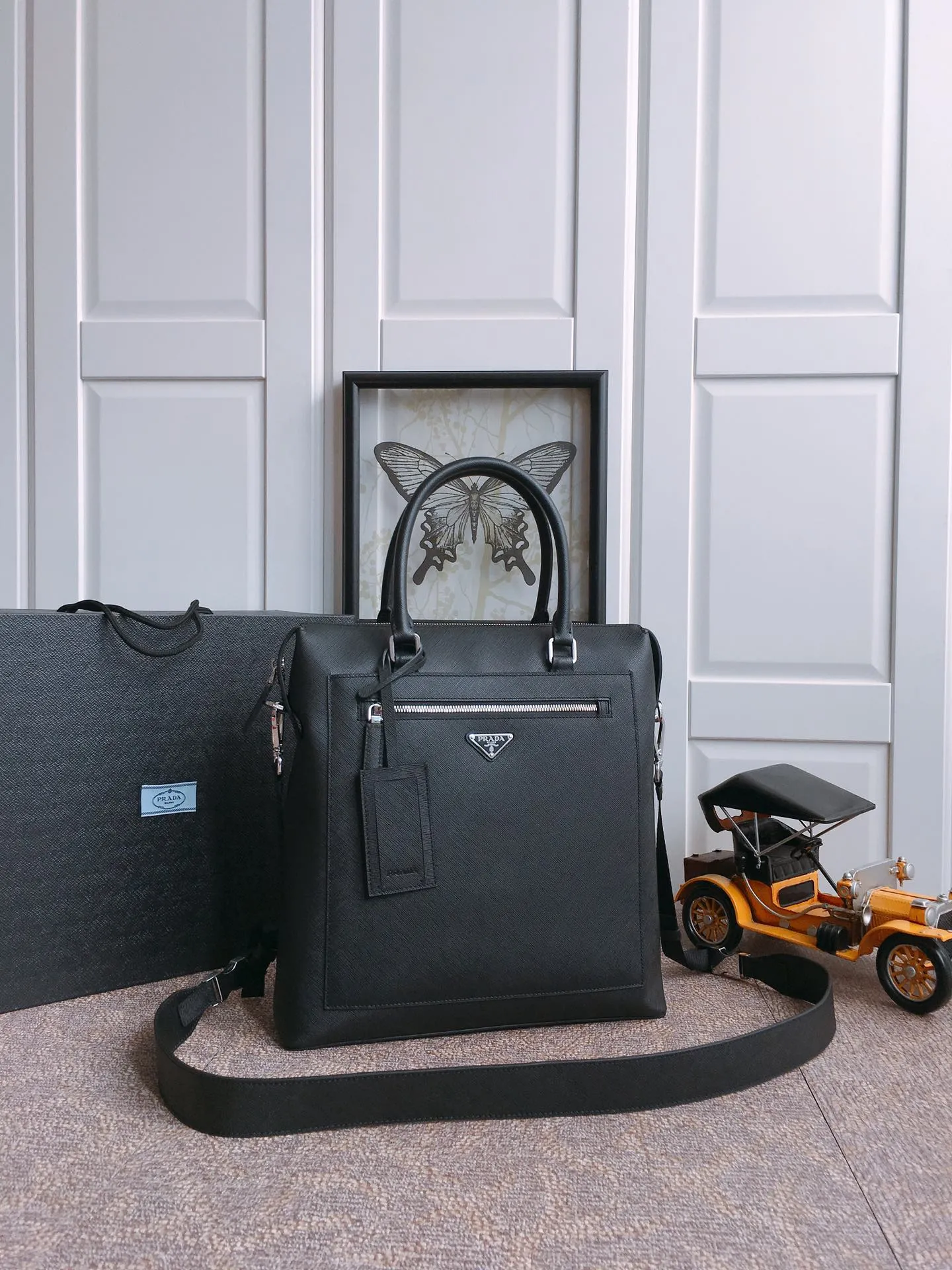 💰2000〽️Exclusive first launch〽️New 2VG046 men's bag💼💼Top original item👏🏻👏🏻Made of imported Saffano leather material, double leather handles, detachable shoulder strap with internal logo Brand, premium brushed hardware, zipper closure, front zippered pocket, three interior compartments, one with a zipper, magnetic fastening outer pocket, dedicated interior compartment, one sidewall stitched zippered pocket, two cell phone pockets. Length 33x height 35x bottom 8cm. The shape is the best among men’s bags 🙊🙊, 🤙🤙🤙💰
