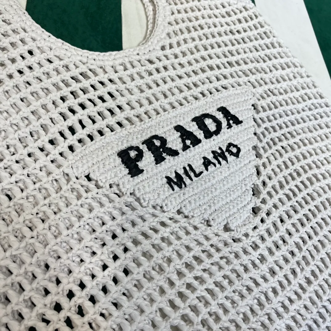 💰1360{White｝🐚 Prad* new hollow straw tote! Full of artistic atmosphere ~ The raffia weave is very solid and has a great texture. ♡ It can be paired with personal clothes every day. The natural style design makes it seem like it can breathe💭 If you like the baby, quickly add it to the harem. Carry an exclusive style that will not go out of style for several years🌱1BG424 Size: Height 45x Width 51cm