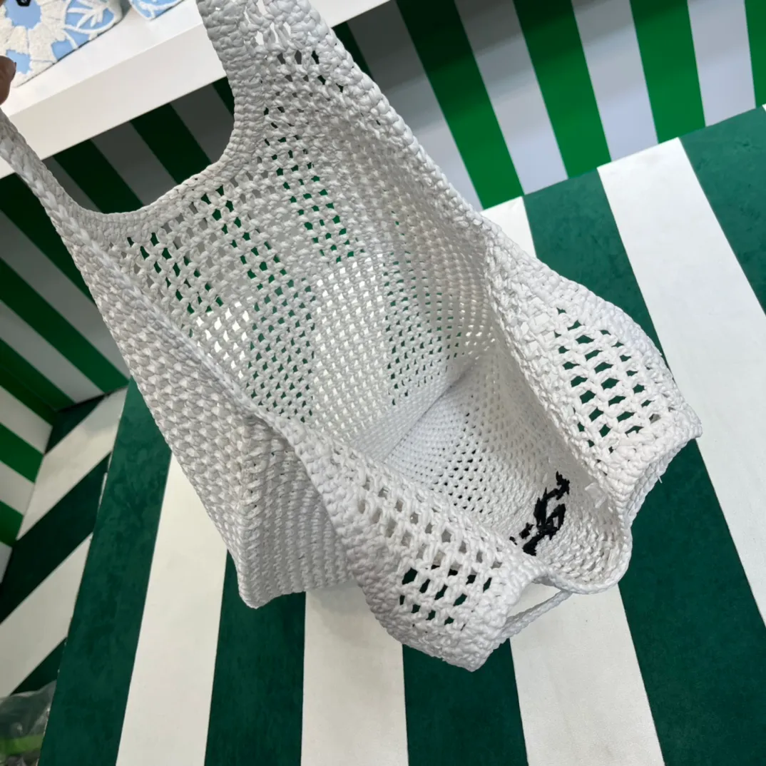 💰1360{White｝🐚 Prad* new hollow straw tote! Full of artistic atmosphere ~ The raffia weave is very solid and has a great texture. ♡ It can be paired with personal clothes every day. The natural style design makes it seem like it can breathe💭 If you like the baby, quickly add it to the harem. Carry an exclusive style that will not go out of style for several years🌱1BG424 Size: Height 45x Width 51cm