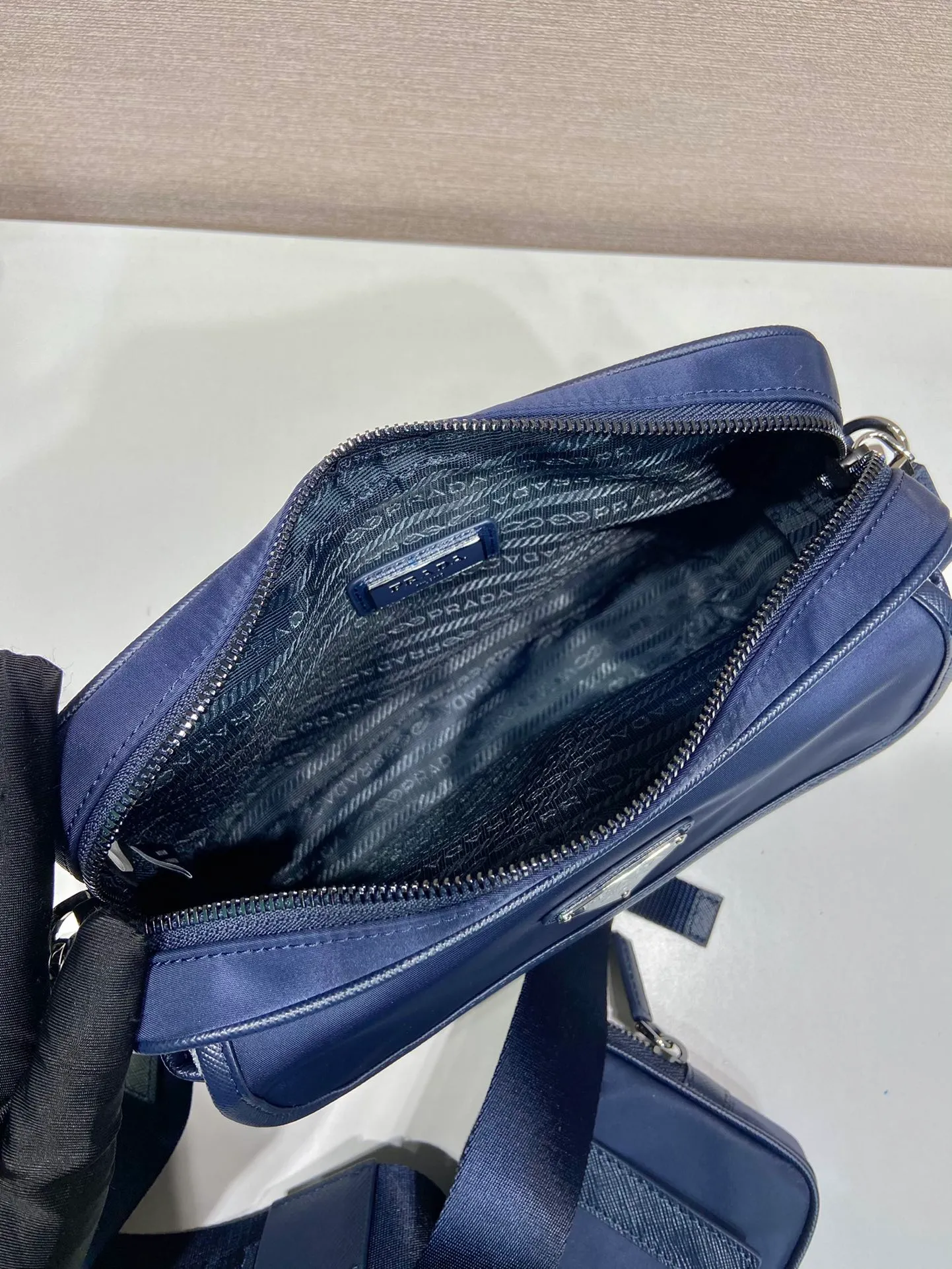 💰1060🎉New messenger bag🎉2VH133B🎉🎉New color This crossbody bag is made of imported nylon fabric, top-grade hardware🎉🎉Detachable adjustable nylon strap and leather shoulder strap, with detachable pouch, flip-top coated with enamel metal triangle logo Zipper closure, external pockets, with flaps and side buckles, recycled nylon lining, lightweight and practical, and a timeless and popular style🎉🎉worth owning🎉🎉 Length 22x Height 16x Bottom 5cm