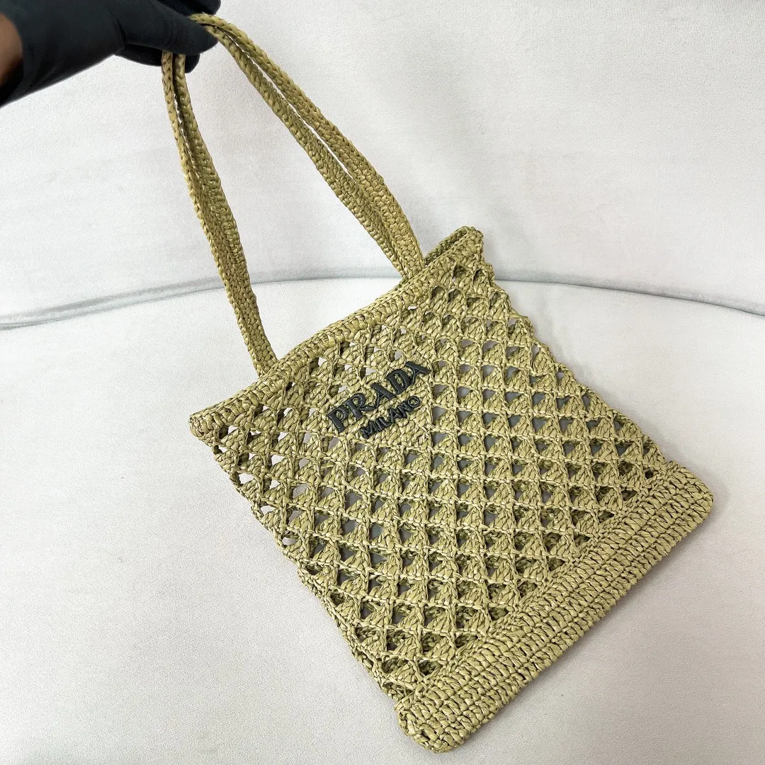 💰1360, new raffia beach bag 1BG493, an excellent choice for travel and vacation🏖️Handmade with raffia, the light and natural material expresses summer mood. Embroidered lettering triangle logo on the front, with long exquisite shoulder handles. Super large capacity and very light weight. Wear-resistant, waterproof, durable and good-looking. Can be carried by hand, shoulder or shoulder. New favorite of fashion trendsetters. Perfect details. Comparable to brick cabinets. Excellent 5🌟 evaluation Size: 30*29.5cm