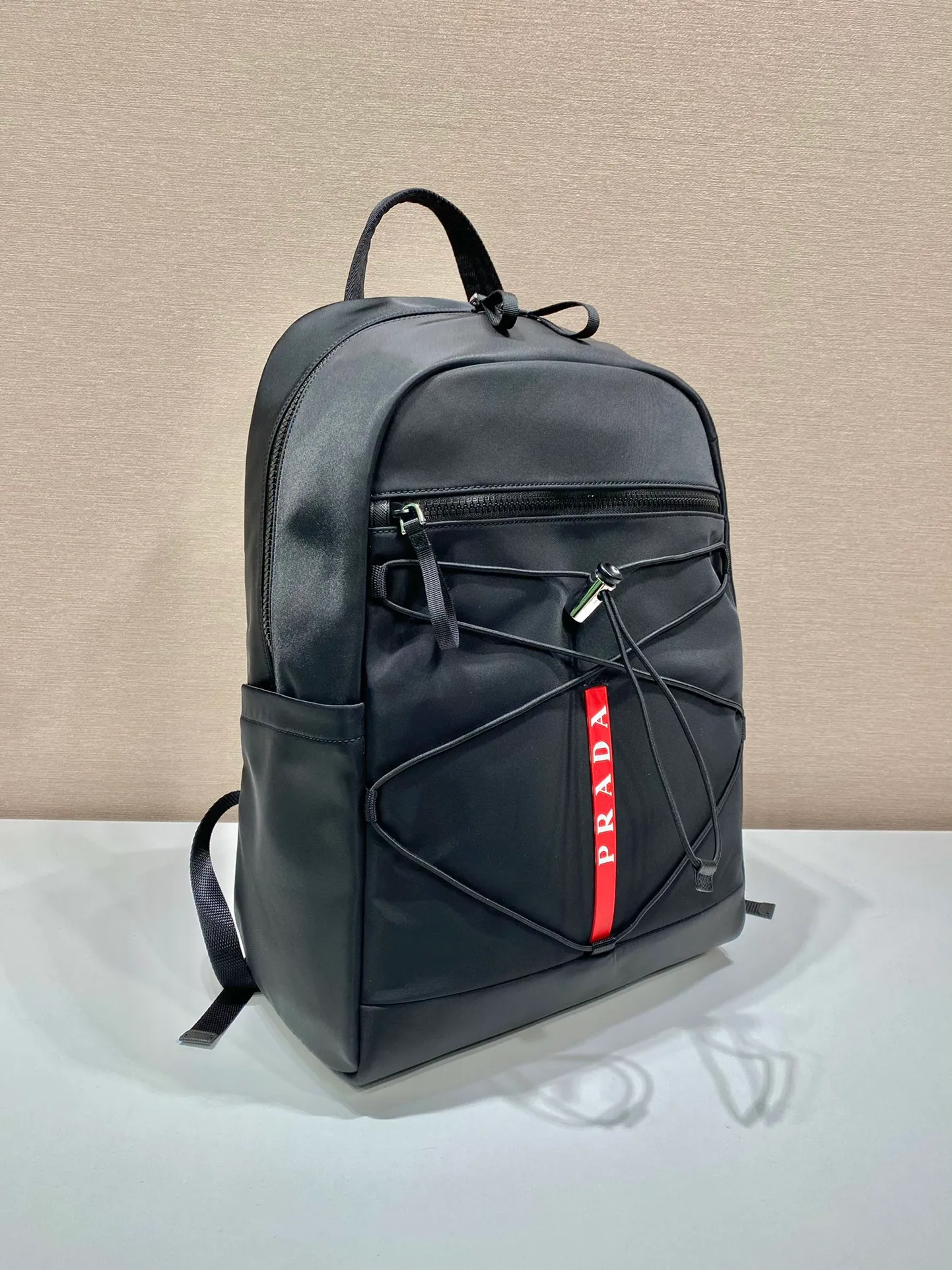 💰1320🎉New Backpack🎉2VZ085🎉🎉 This backpack is made of imported nylon, equipped with spacious external zipper pockets and adjustable shoulder straps, presenting a multi-functional design style. Linea Rossa latex logo label with unique decoration. Fashionable and elegant, worth owning, hurry up and get it🎉🎉 Length 40x Height 43x Bottom 17cm