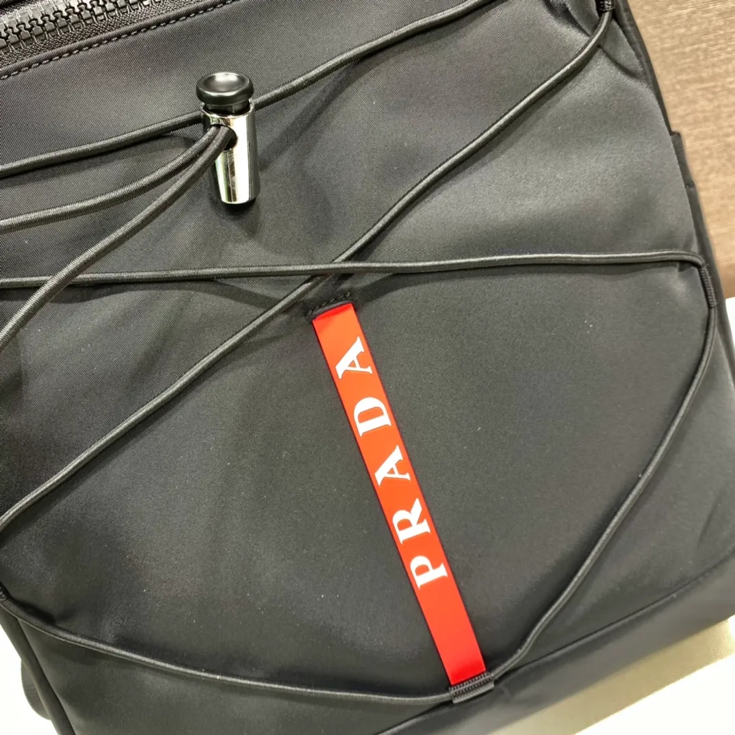 💰1320🎉New Backpack🎉2VZ085🎉🎉 This backpack is made of imported nylon, equipped with spacious external zipper pockets and adjustable shoulder straps, presenting a multi-functional design style. Linea Rossa latex logo label with unique decoration. Fashionable and elegant, worth owning, hurry up and get it🎉🎉 Length 40x Height 43x Bottom 17cm