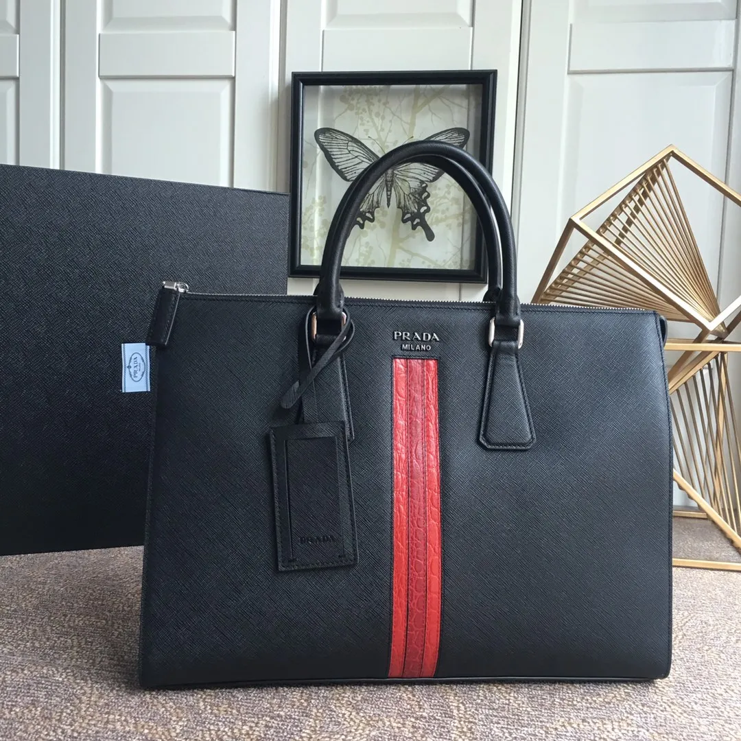 Exclusive debut🎉🎉🎉, 2VE030G, made of original cross-grain cowhide, with crocodile leather inlay in the middle, looking extra classy [strong][strong][strong], polished steel logo metal, single The mezzanine is designed with one side bag/one zipper bag/two mobile phone pockets, light and practical, the best for men😘, 175 OEM code, length 38x height 29 bottom 6cm, 💰2100