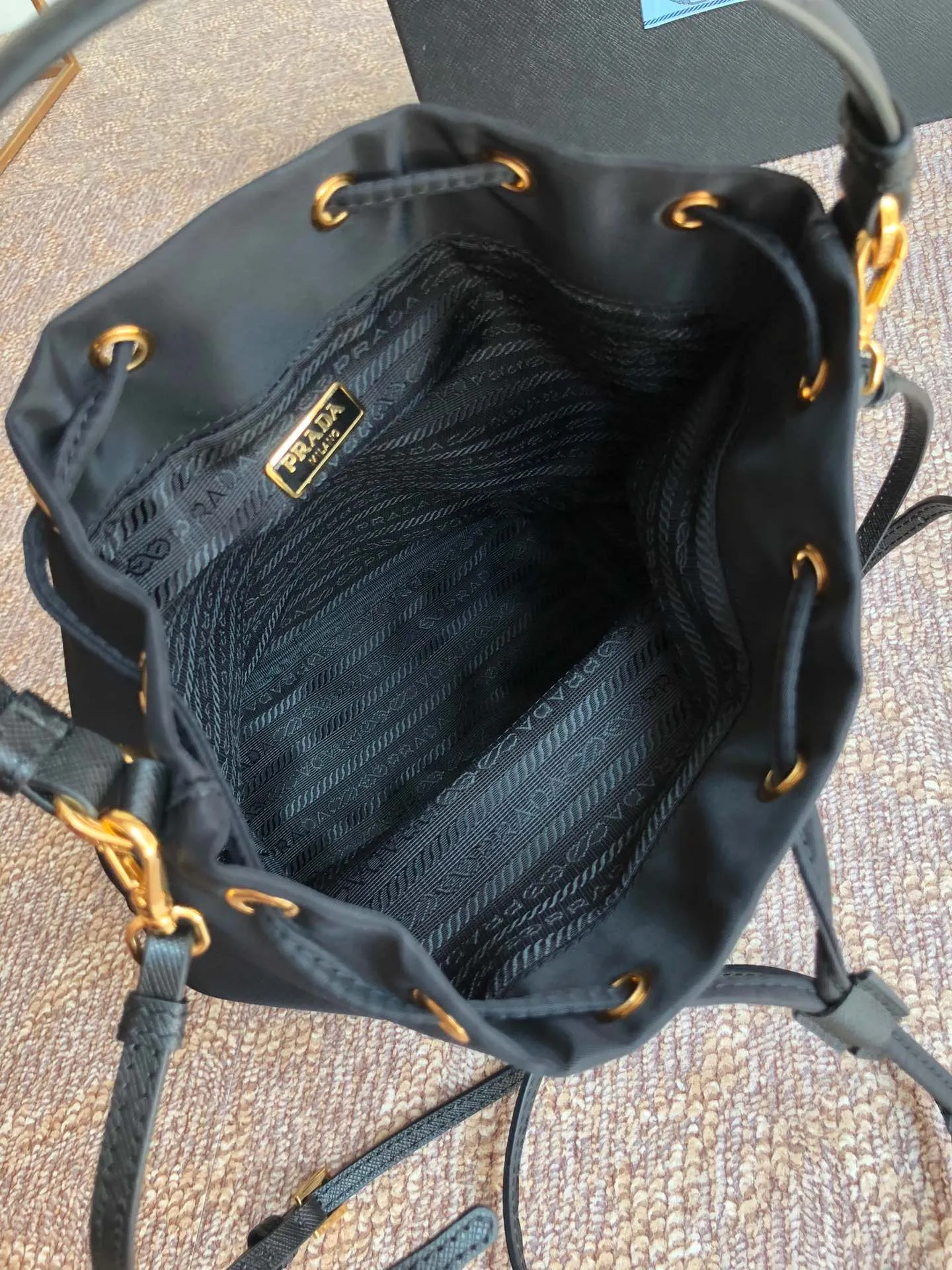 💰720, the classic model 1BH038 black has arrived👏👏 Made of imported nylon fabric, top grade five, portable/diagonal, light, practical and fashionable, beauties hurry up and get it, 165 OEM code, length 18x height 23 bottom × 12cm📢📢📢📢