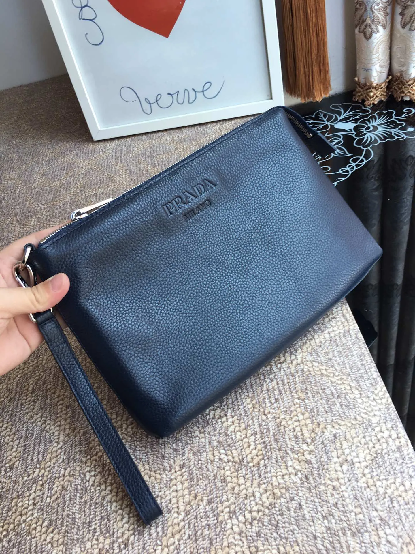 💰1060, the popular handbag has arrived again, 0050 blue, top quality. Made of imported deerskin pattern, inner and outer leather, 175 OEM code, length 29x height 18cm
