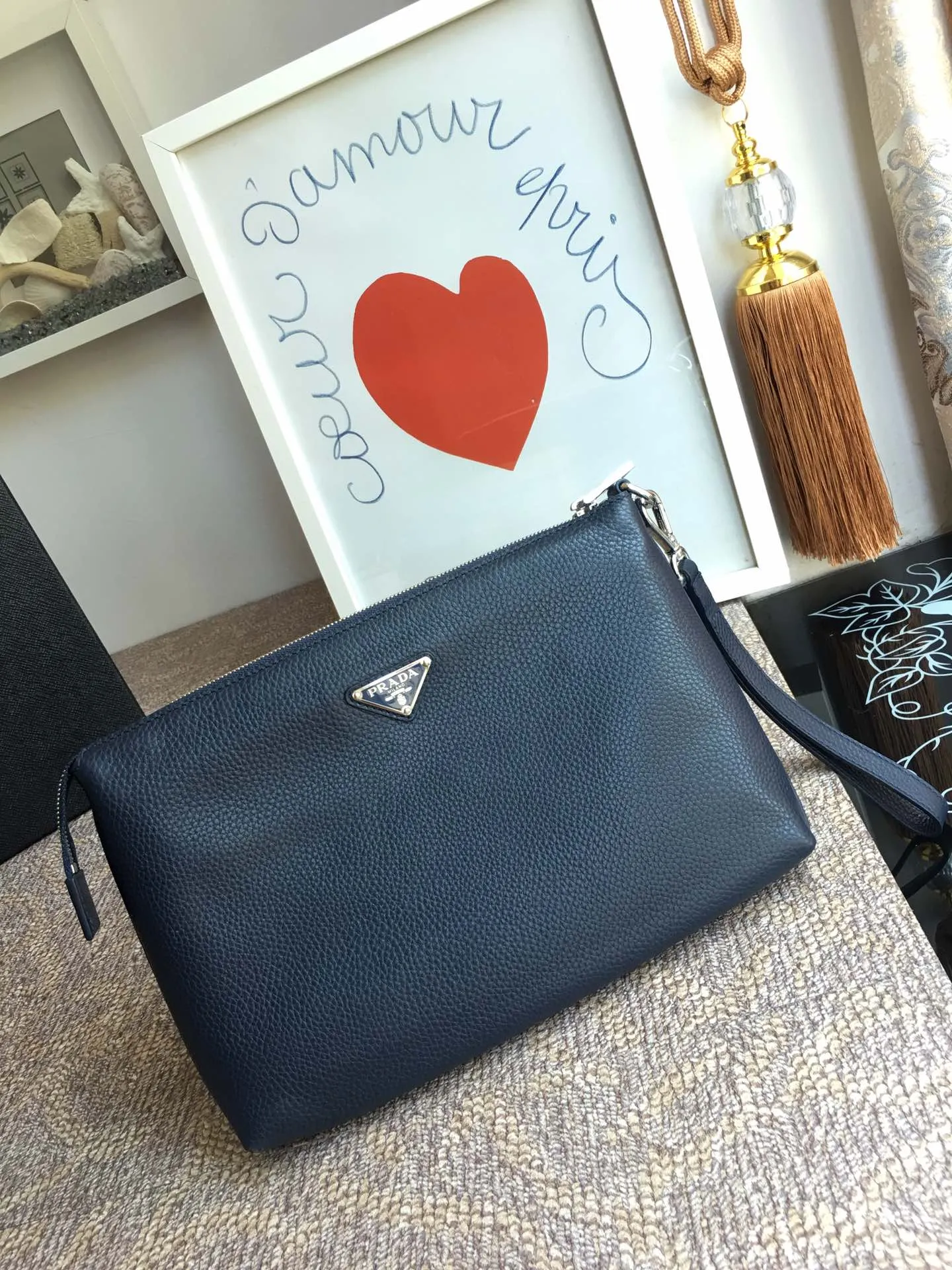 💰1060, the popular handbag has arrived again, 0050 blue, top quality. Made of imported deerskin pattern, inner and outer leather, 175 OEM code, length 29x height 18cm